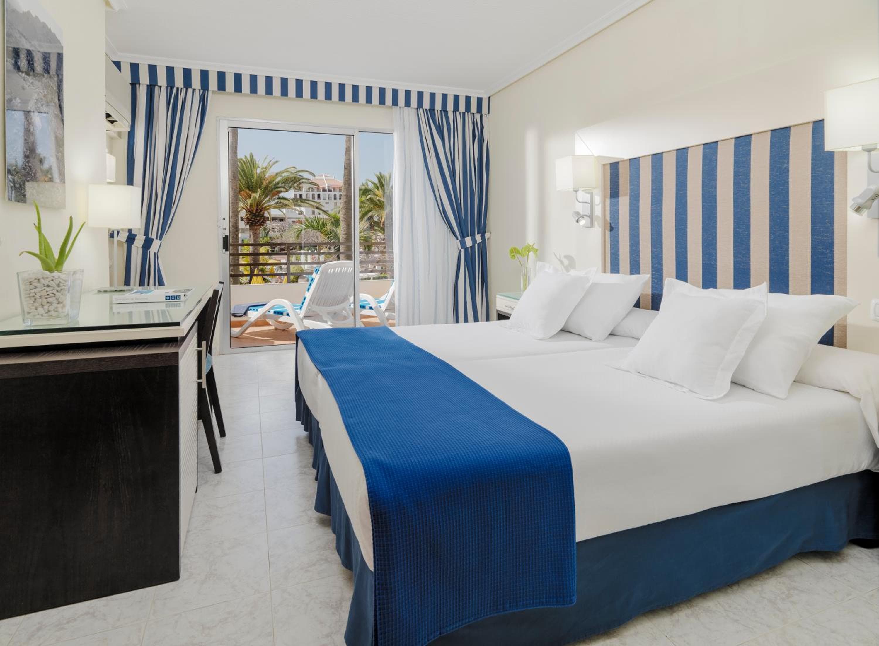 H10 Las Palmeras — 12