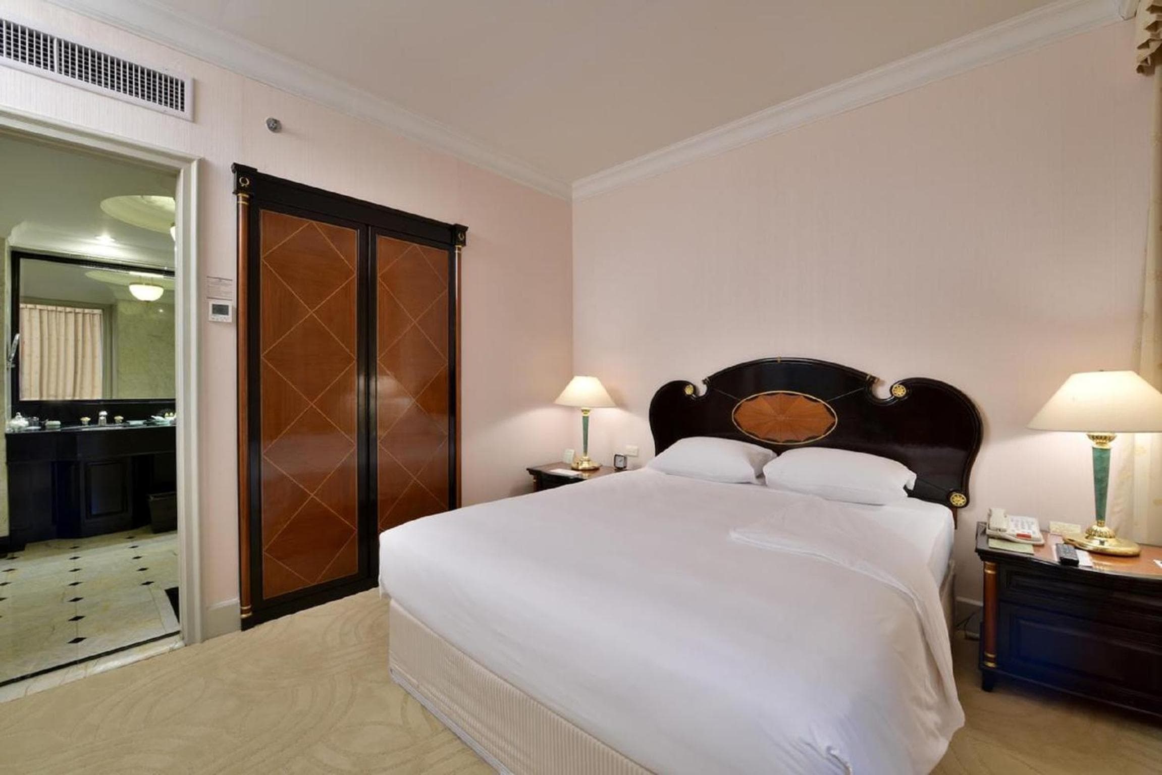 Evergreen Laurel Hotel Bangkok — 11