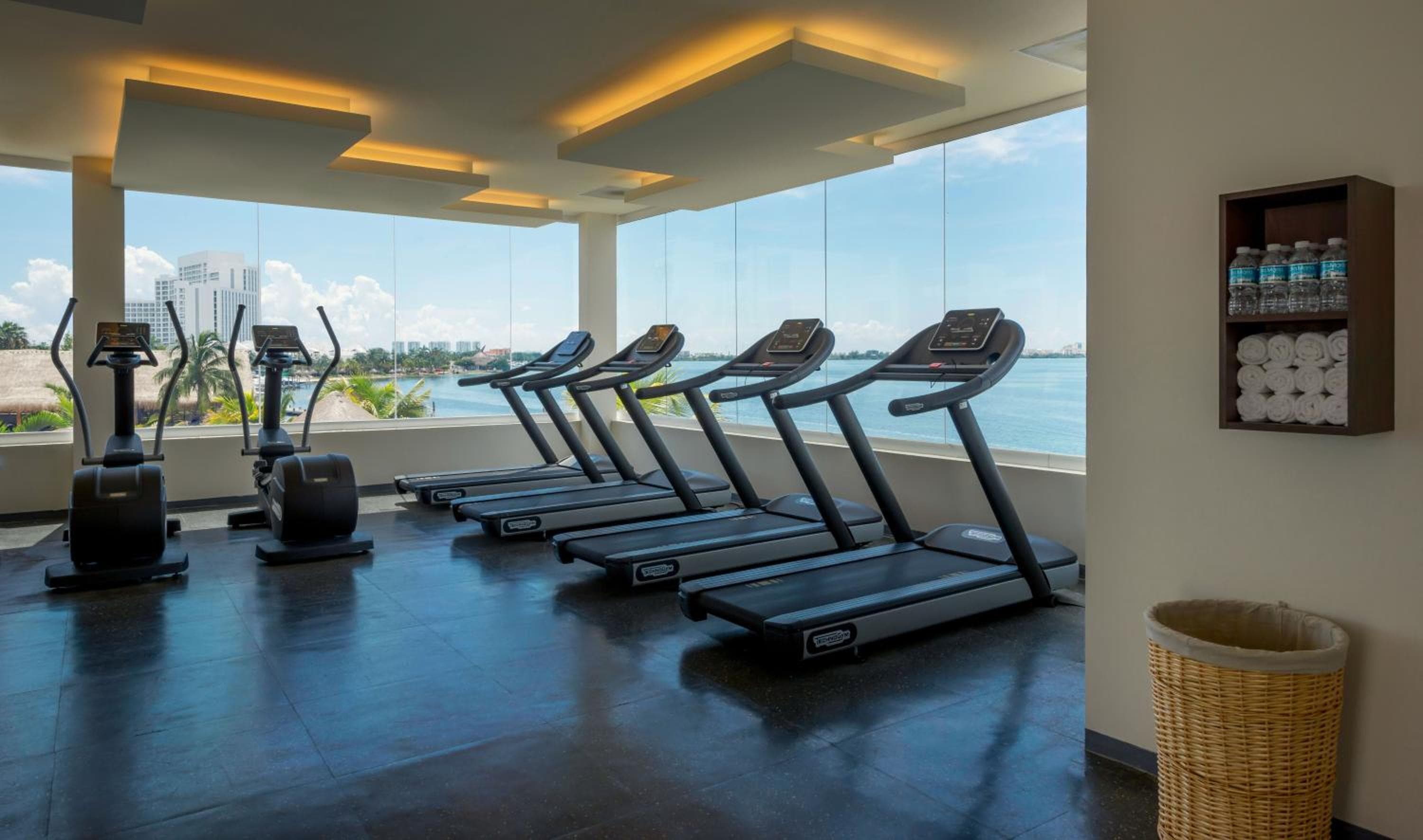 Real Inn Cancún — 7