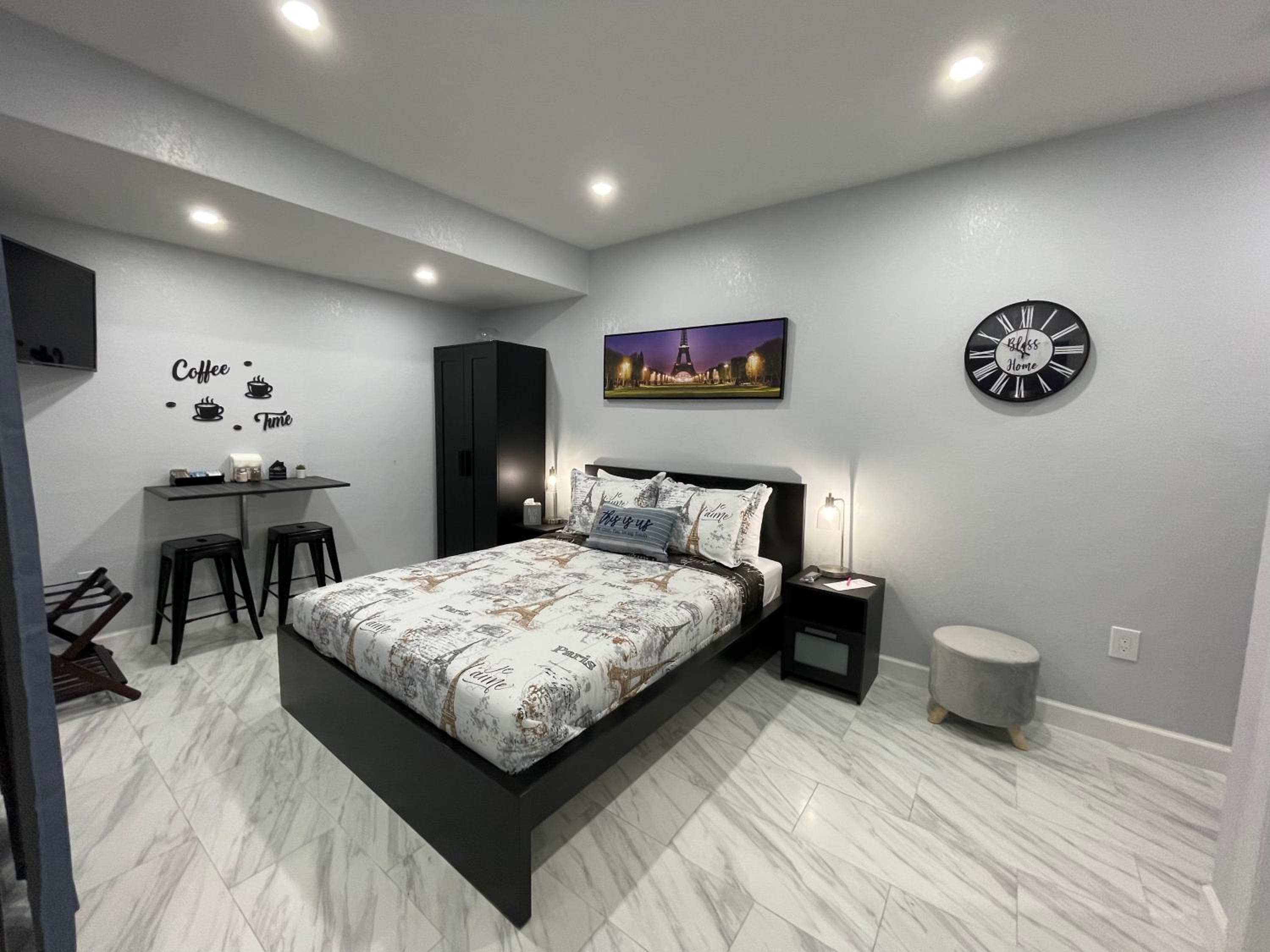 The little Paris suite — 24