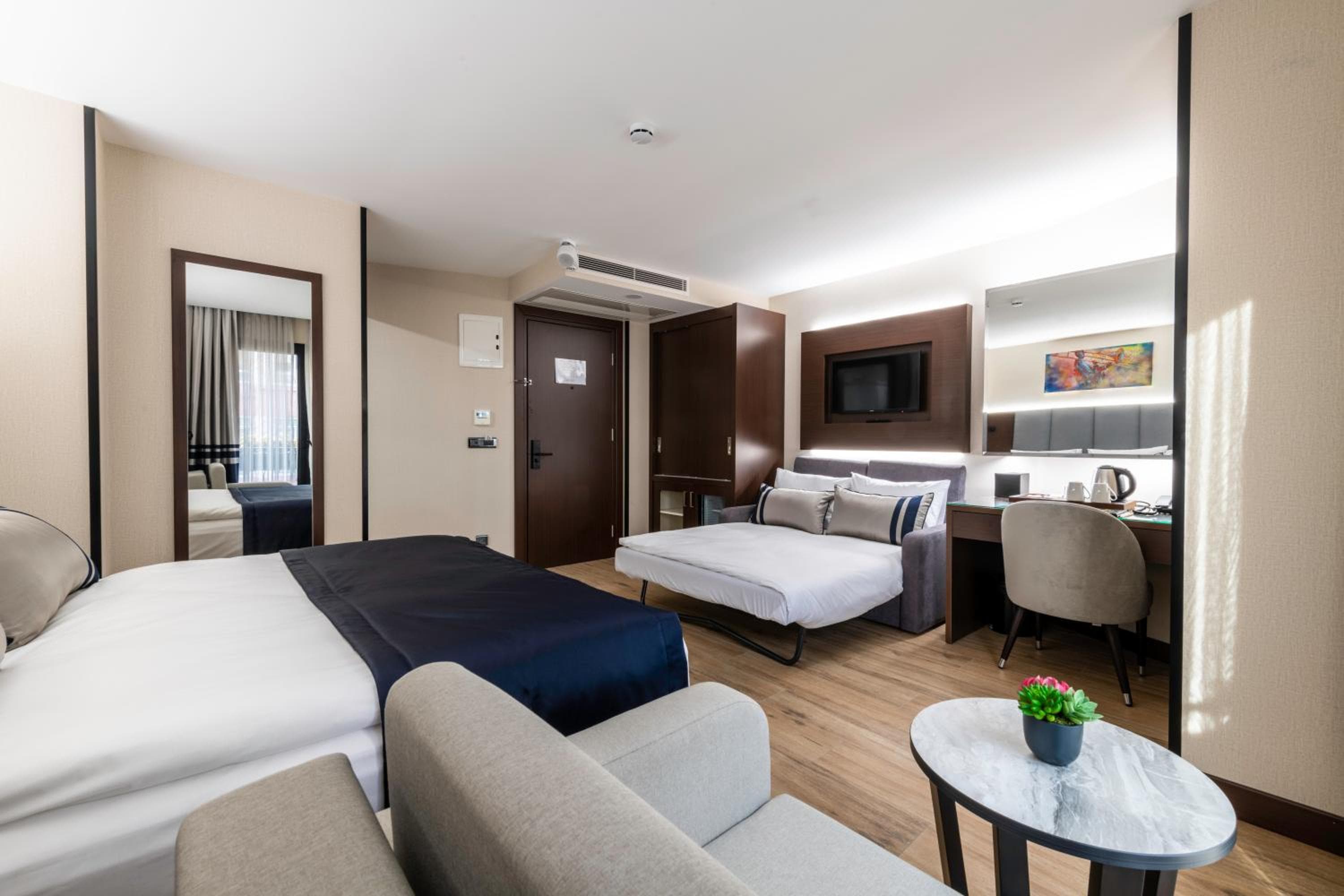 Aprilis Deluxe Hotel — 18