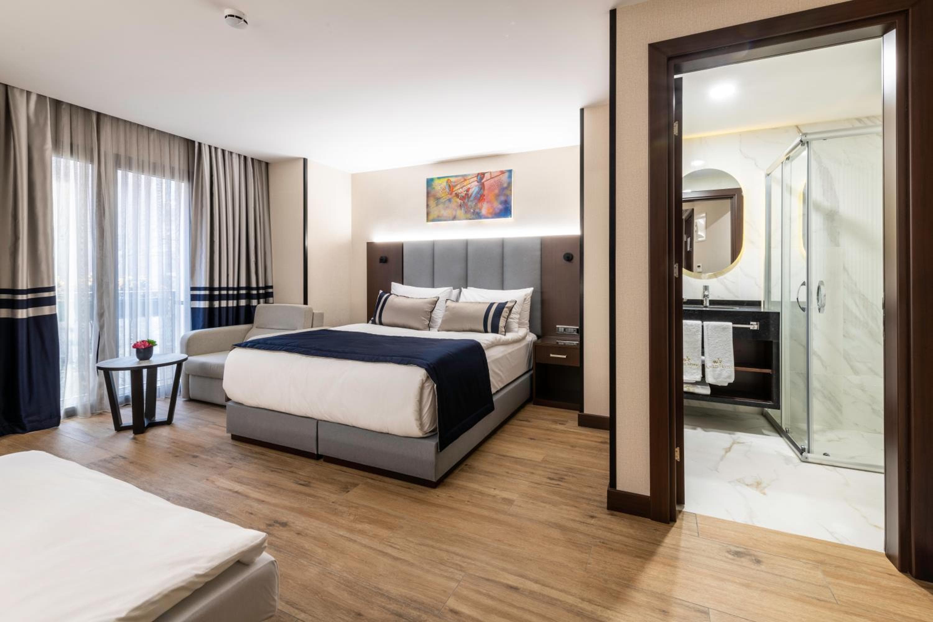 Aprilis Deluxe Hotel — 17