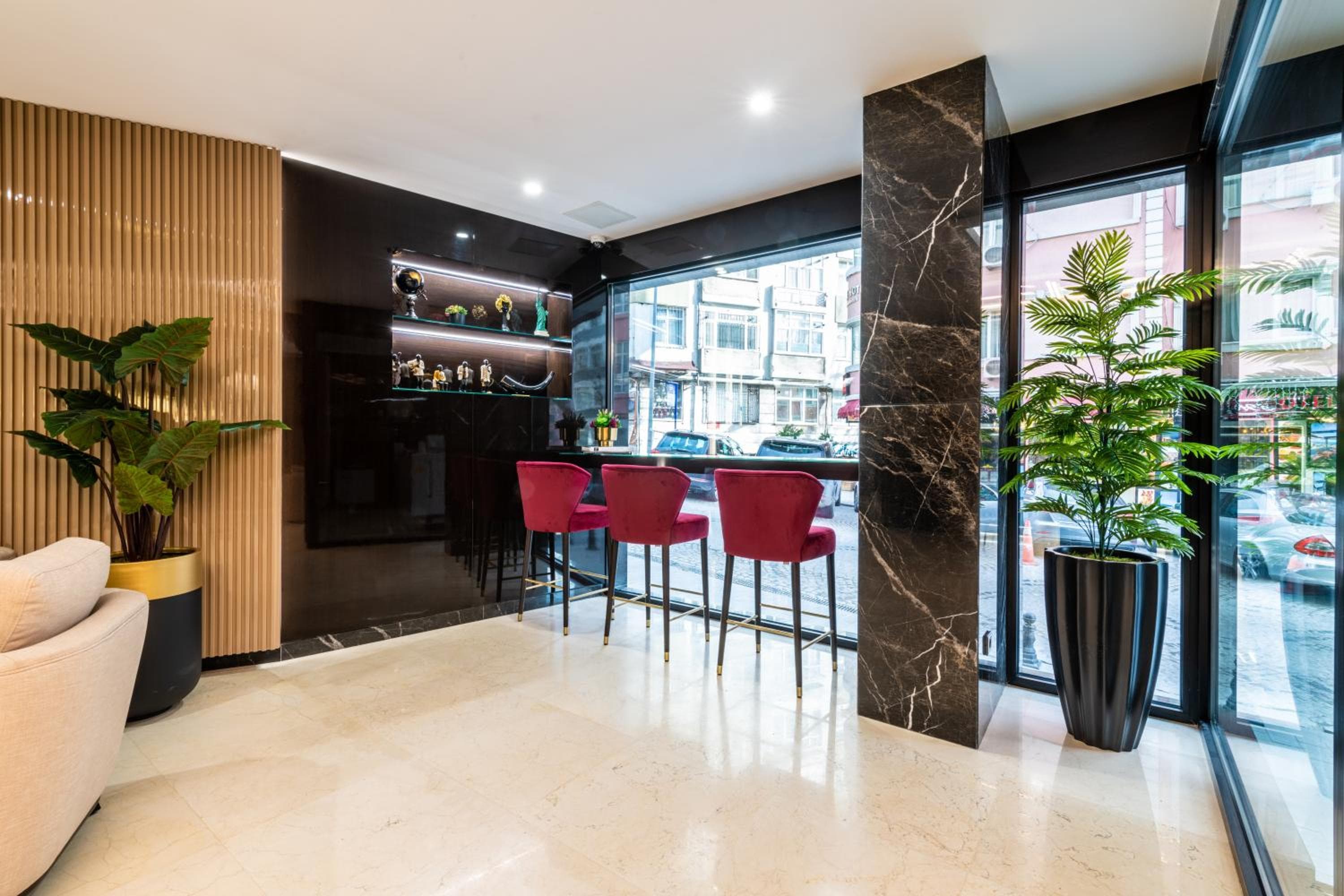 Aprilis Deluxe Hotel — 11