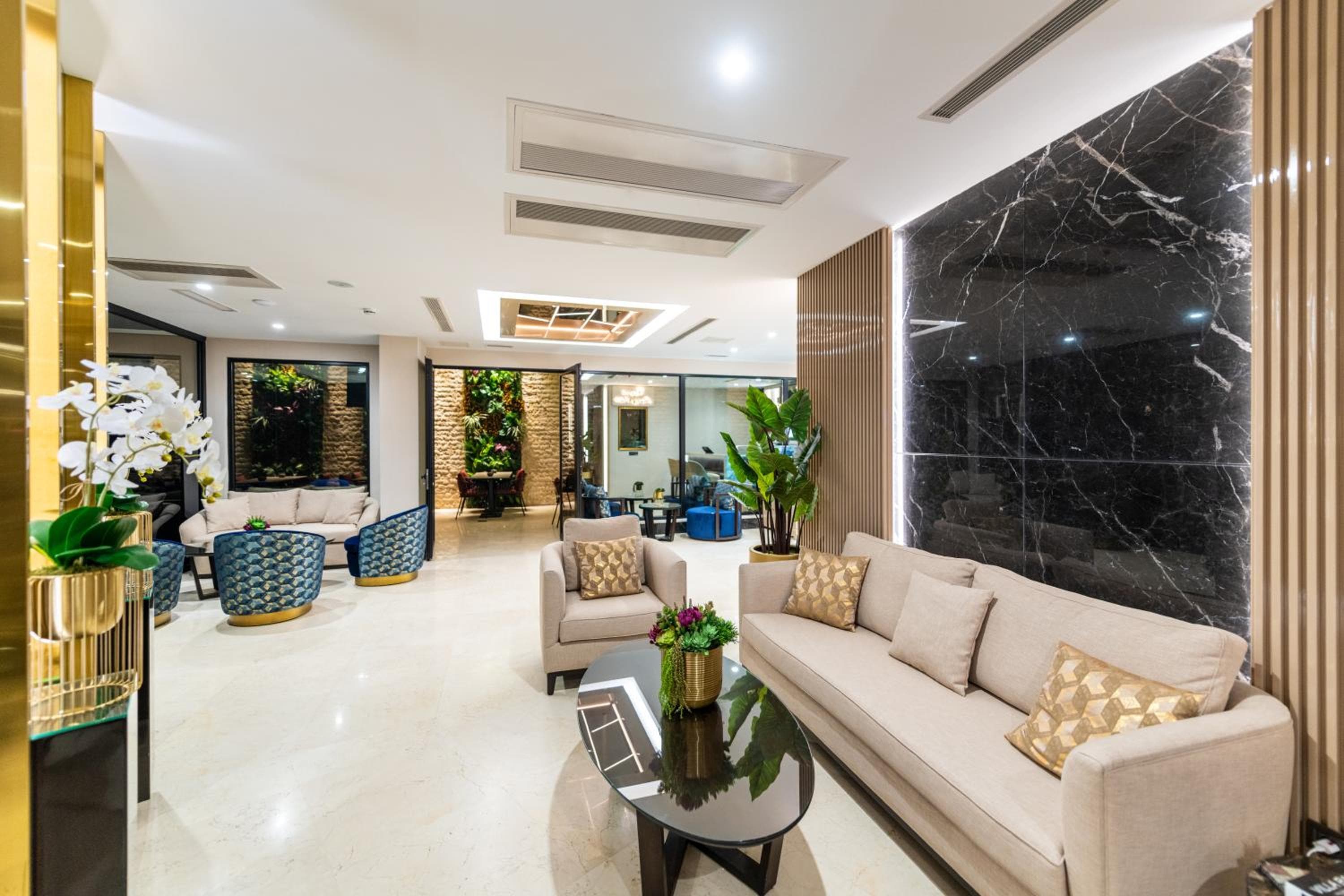 Aprilis Deluxe Hotel — 16