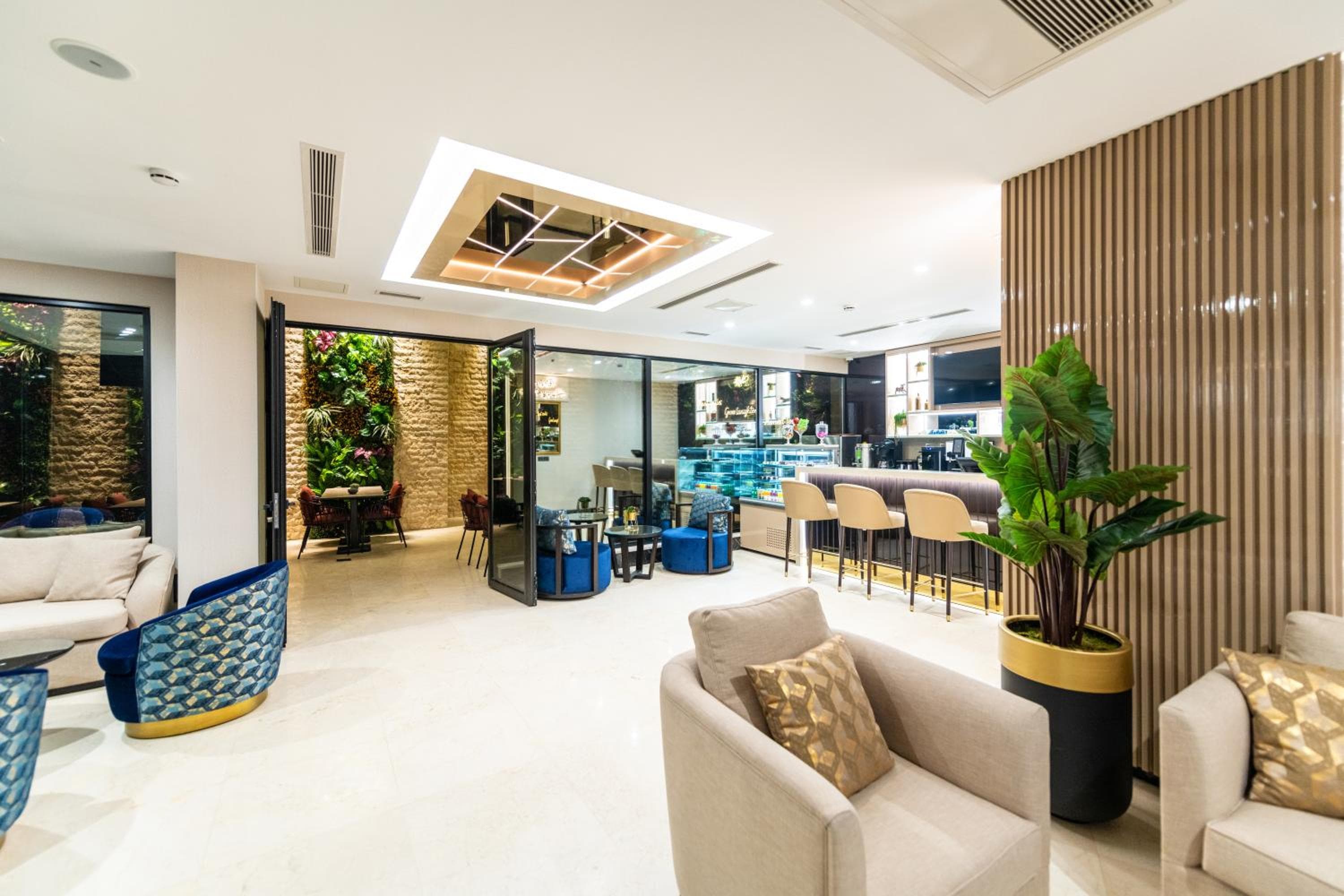 Aprilis Deluxe Hotel — 14