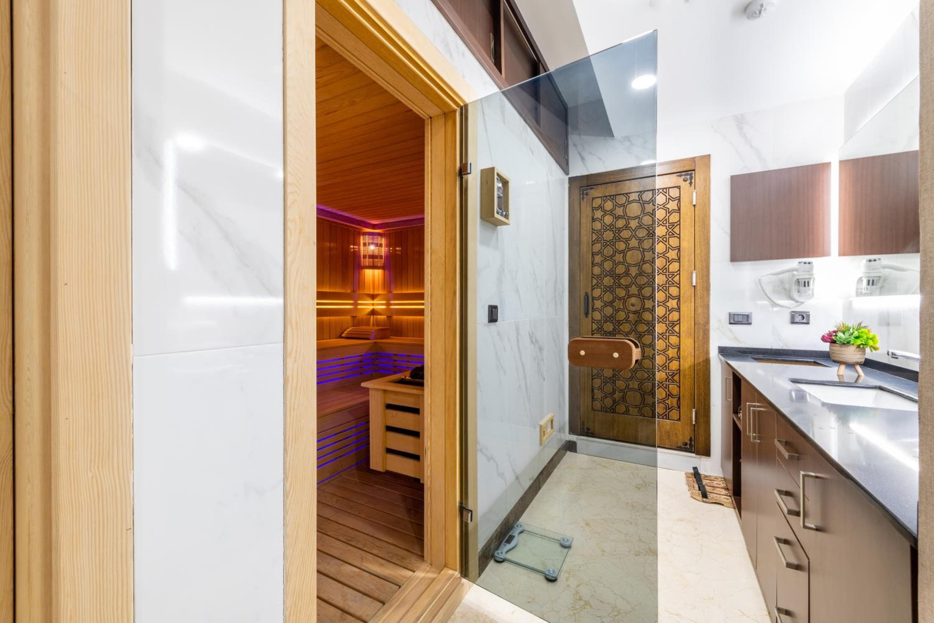 Aprilis Deluxe Hotel — 19