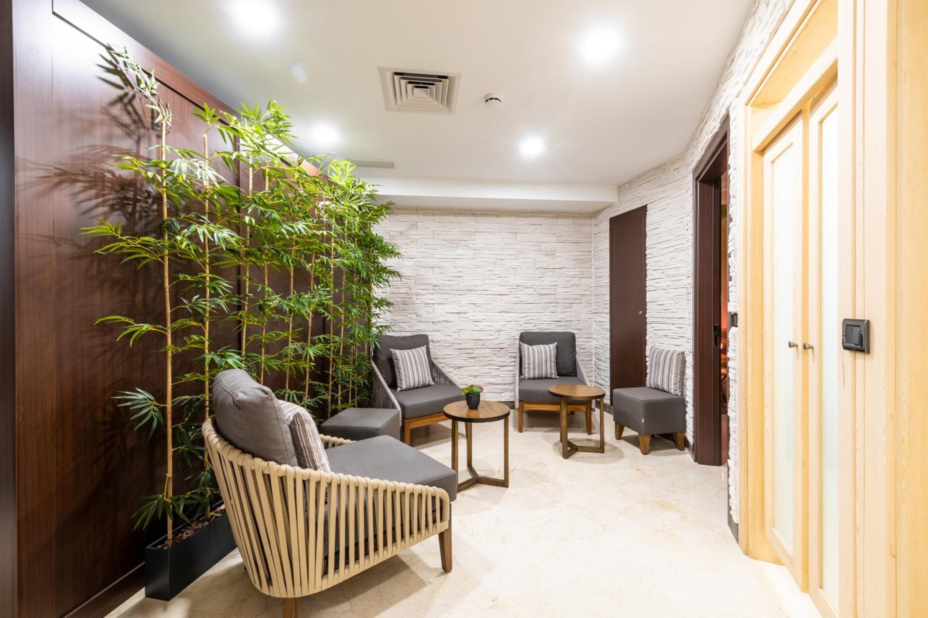 Aprilis Deluxe Hotel — 9