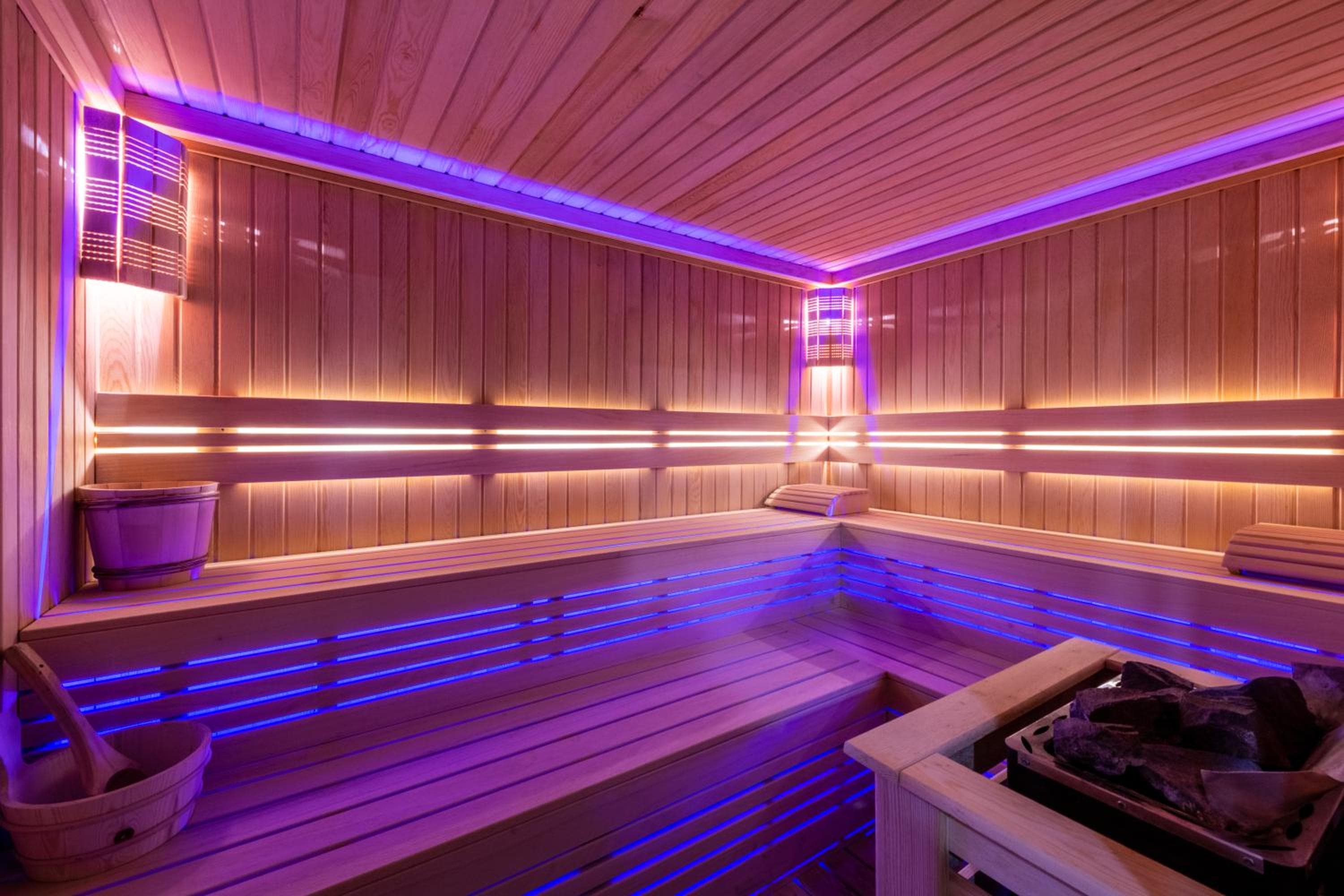 Aprilis Deluxe Hotel — 4