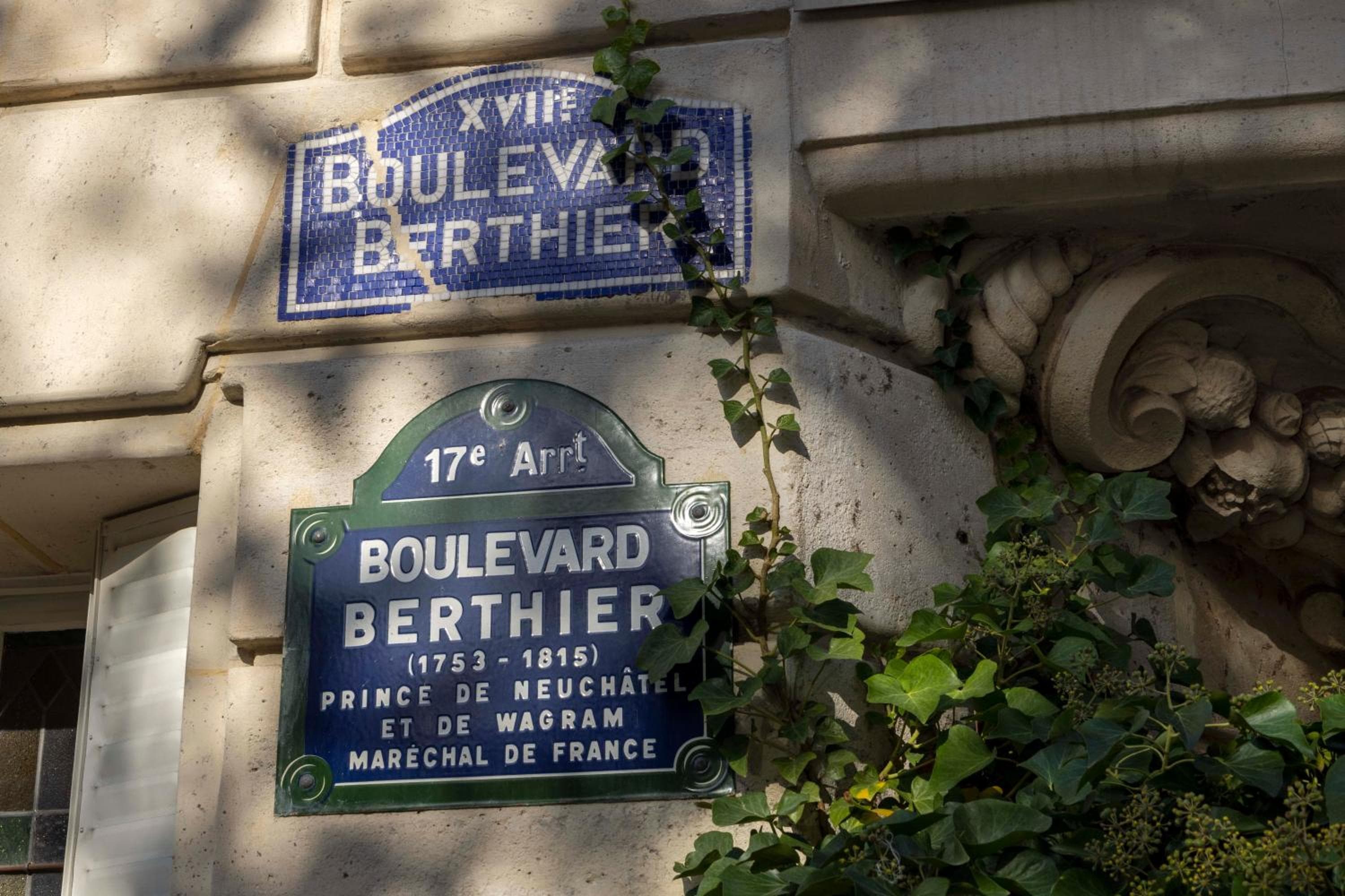 Hôtel de Banville — 27