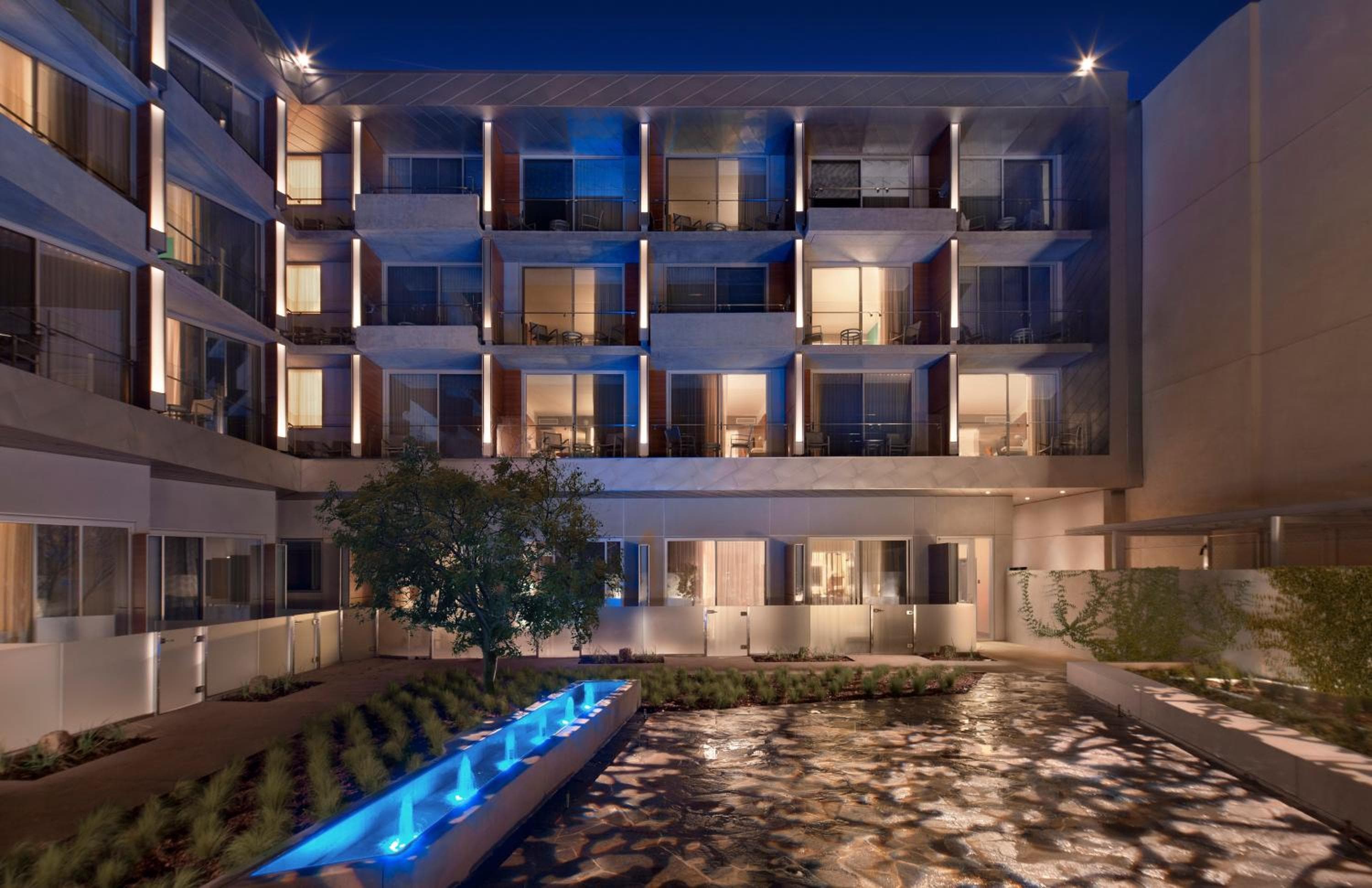 Hotel sulla riva — 12