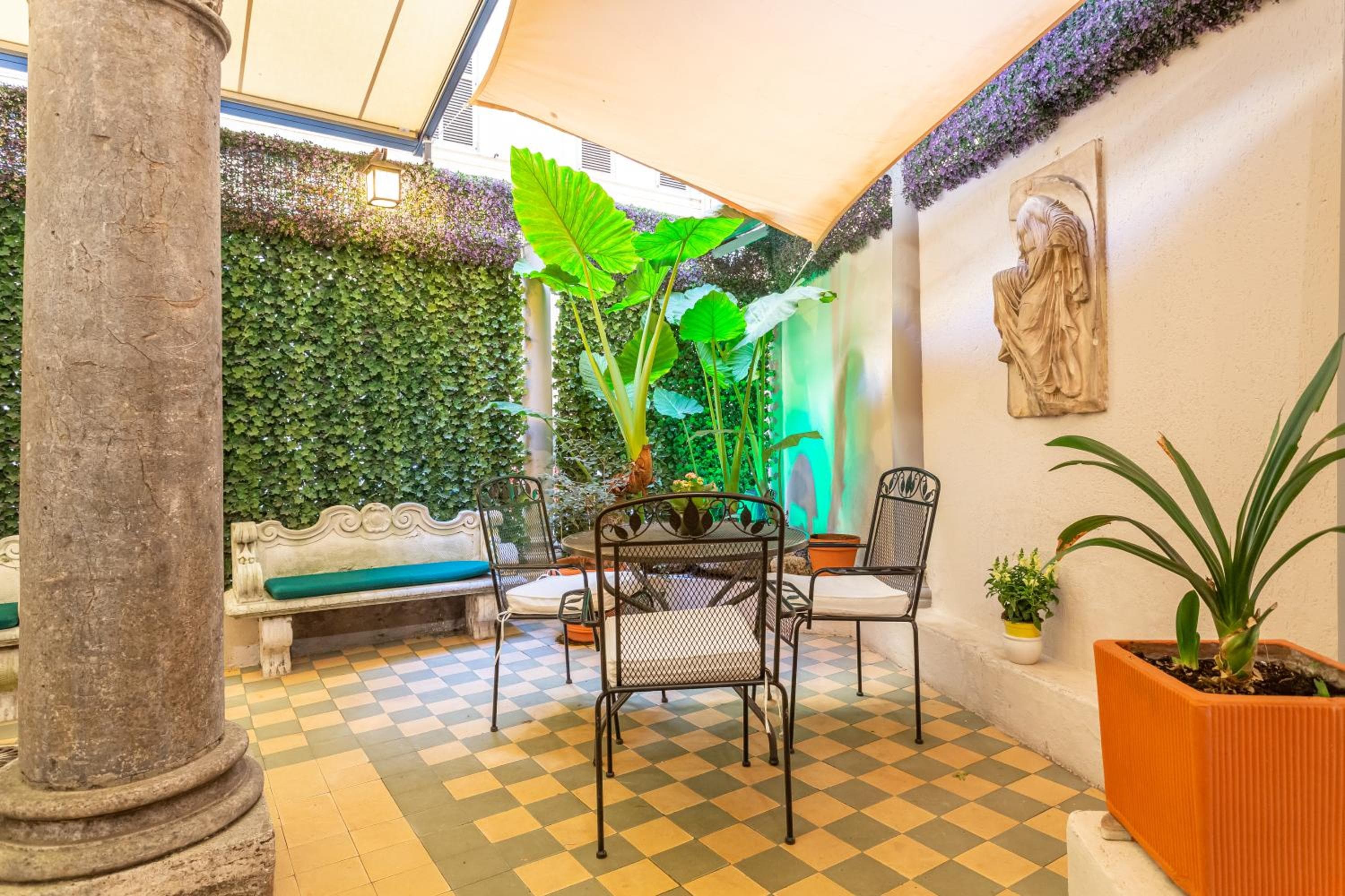 Hotel Medici — 8