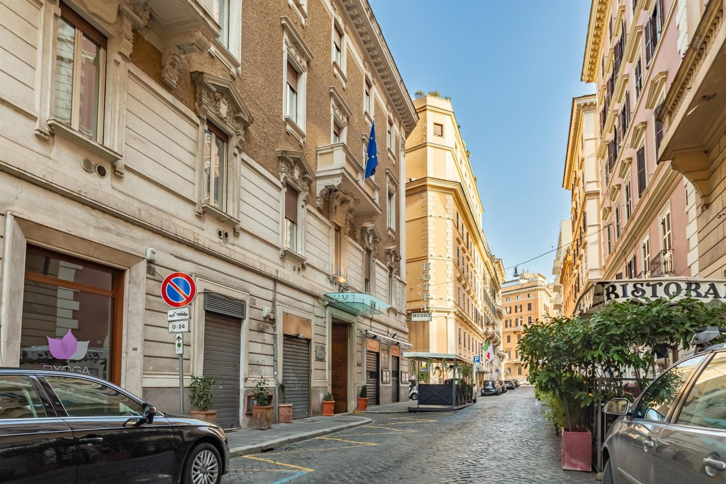 Hotel Medici — 2