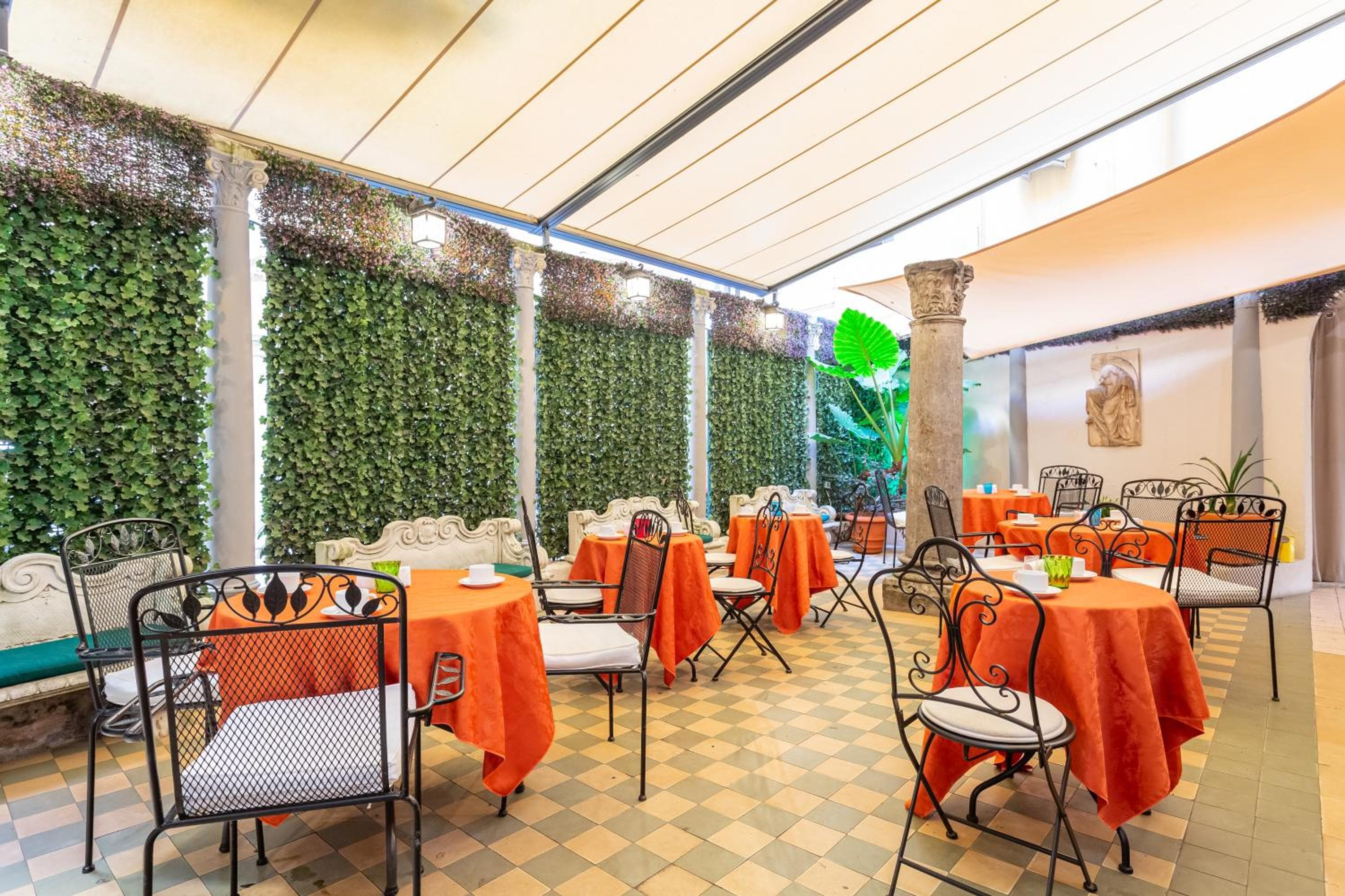 Hotel Medici — 10