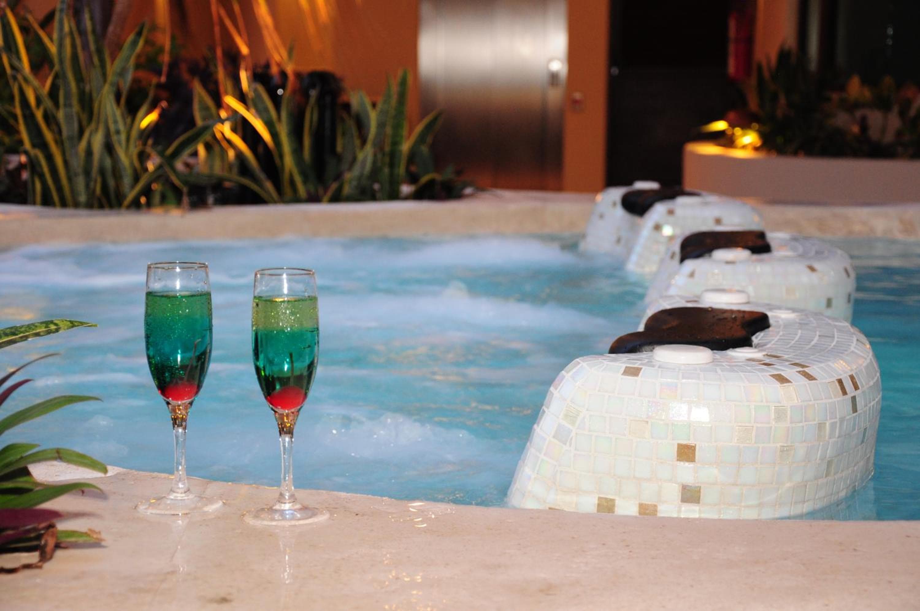 El Taj Oceanfront and Beachside Condo Hotel — 20