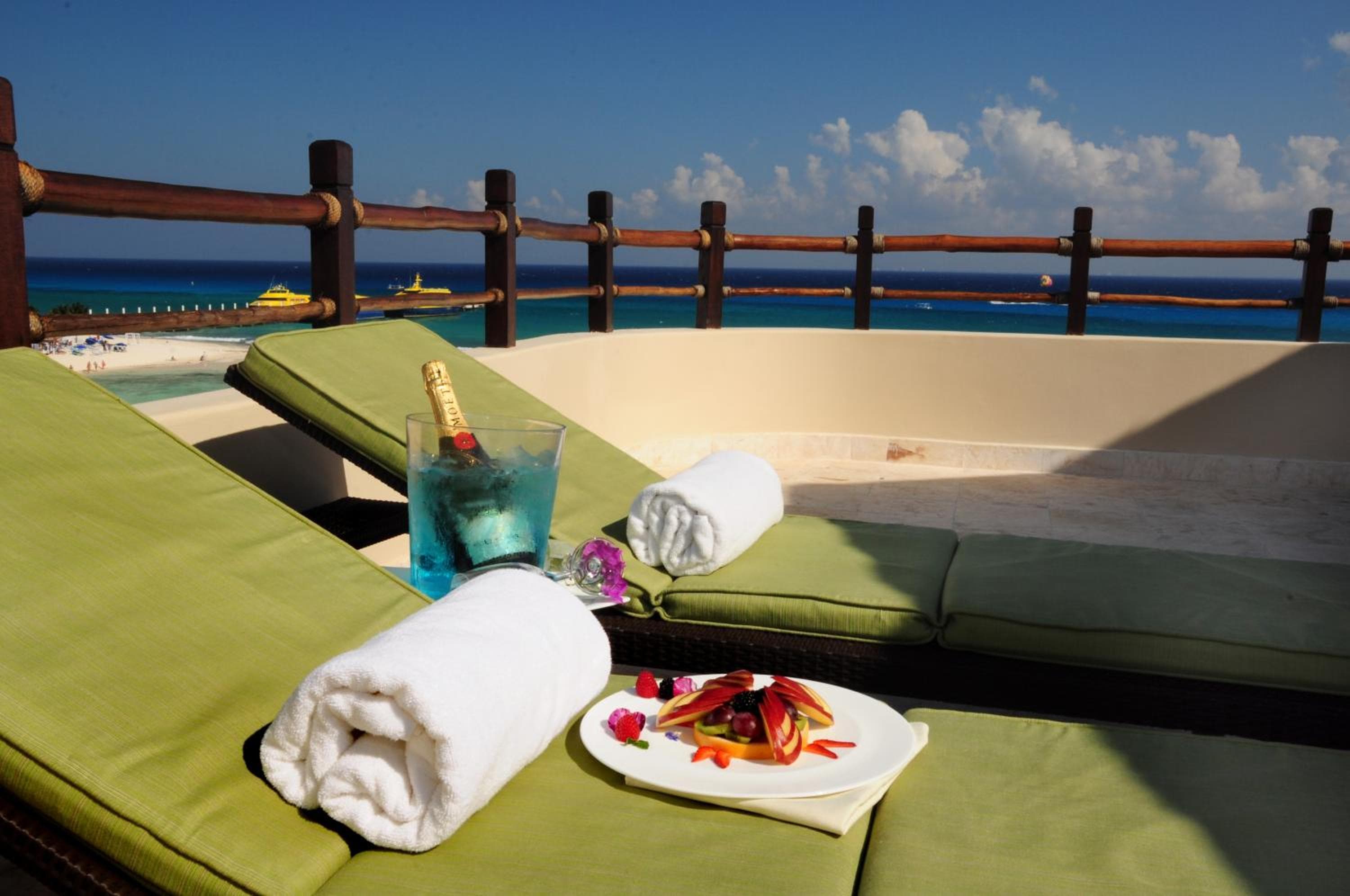 El Taj Oceanfront and Beachside Condo Hotel — 8