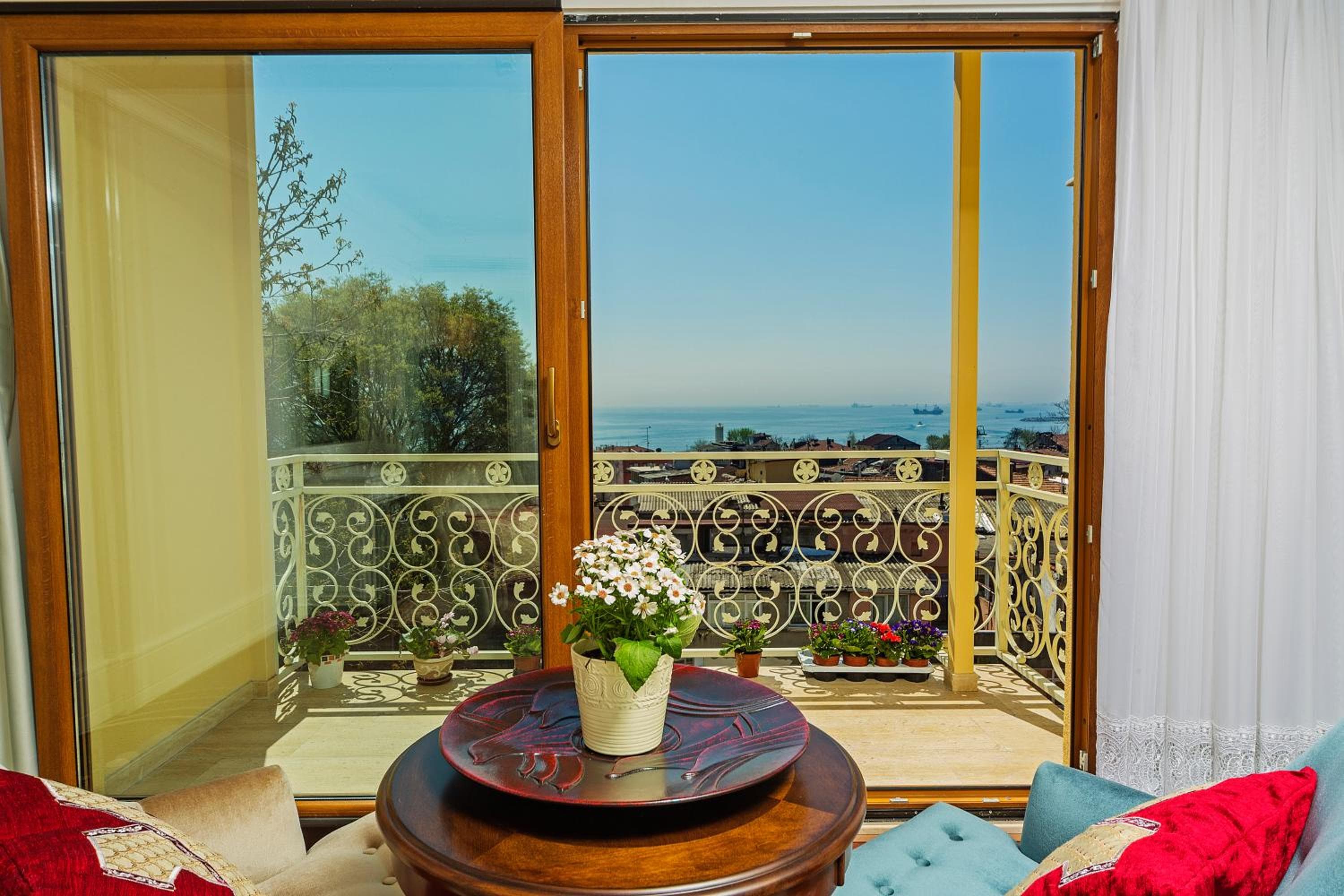 C'è l'Hotel Istanbul — 30