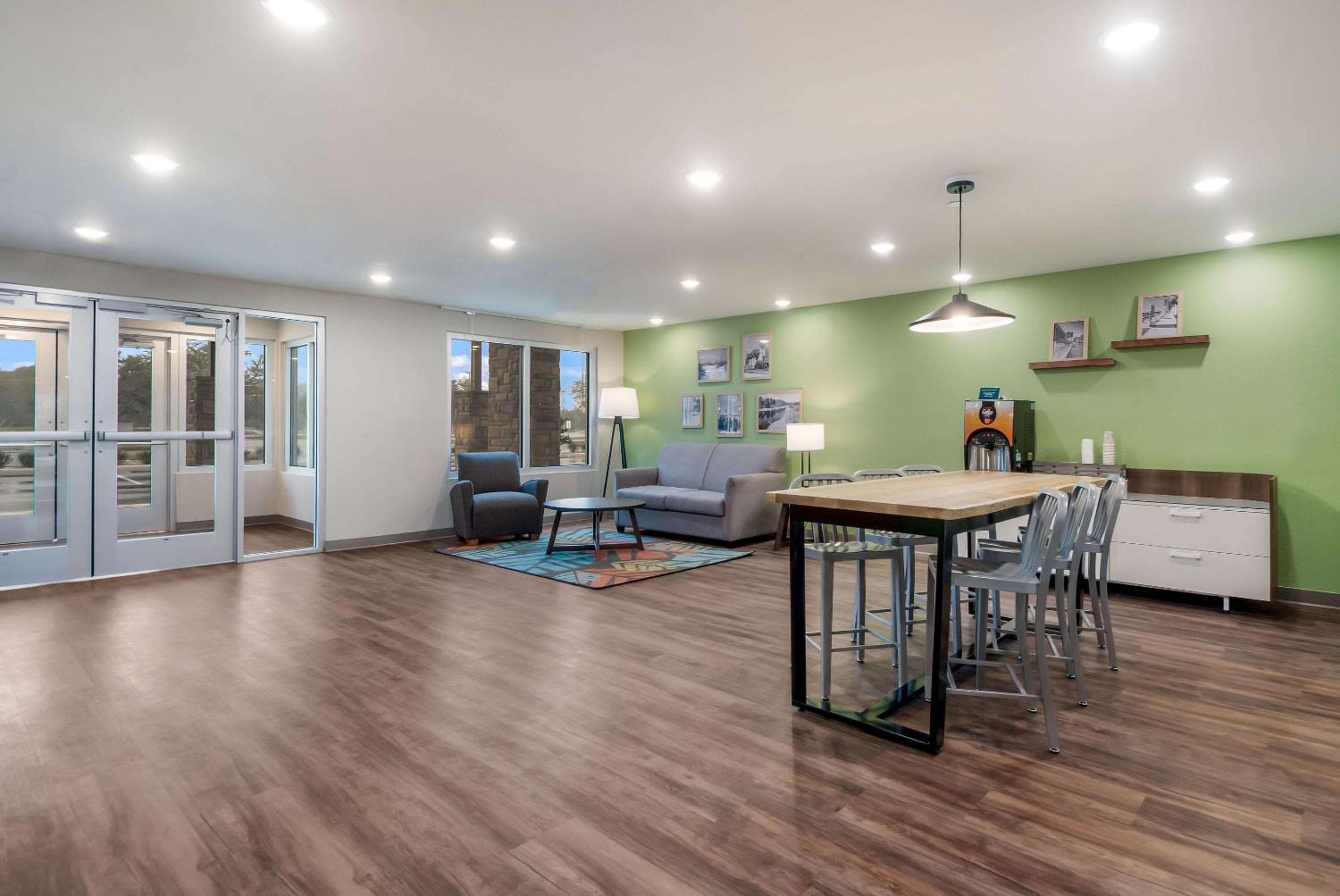 WoodSpring Suites Tampa Airport North Veterans Expressway — 5