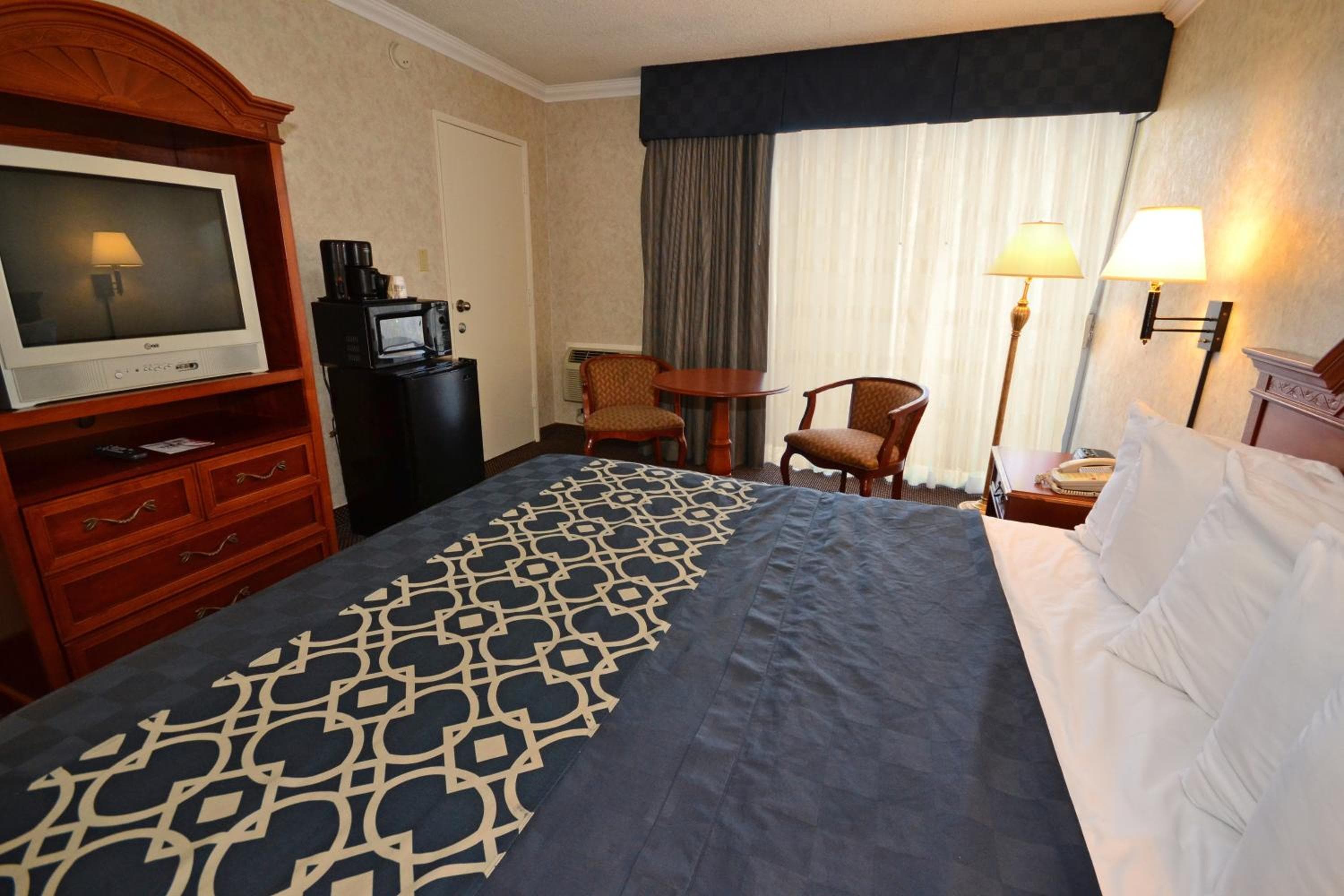 Days Inn by Wyndham Los Angeles LAX/VeniceBch/Marina DelRay — 24