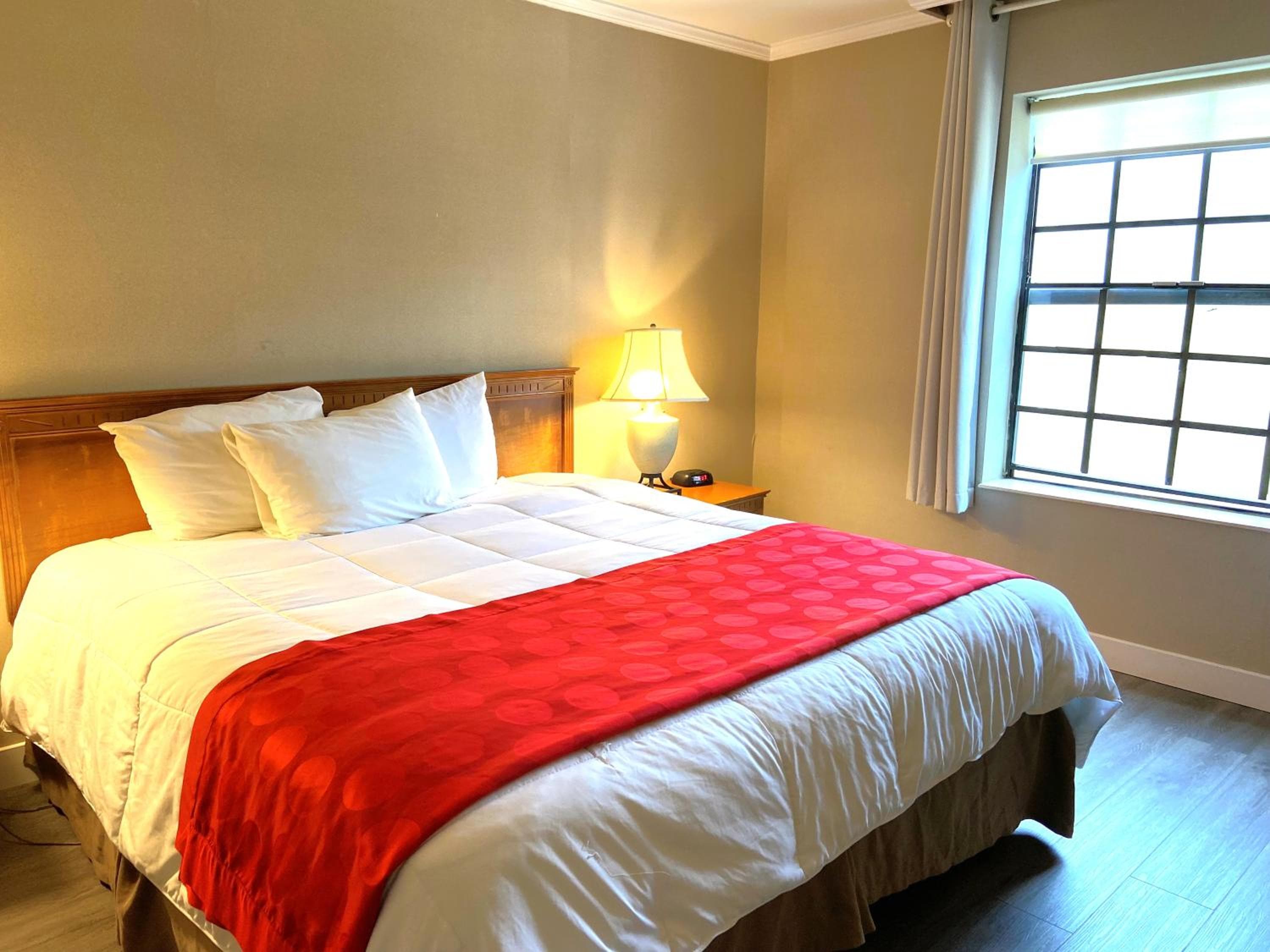Ramada by Wyndham Los Angeles/Wilshire Center — 3