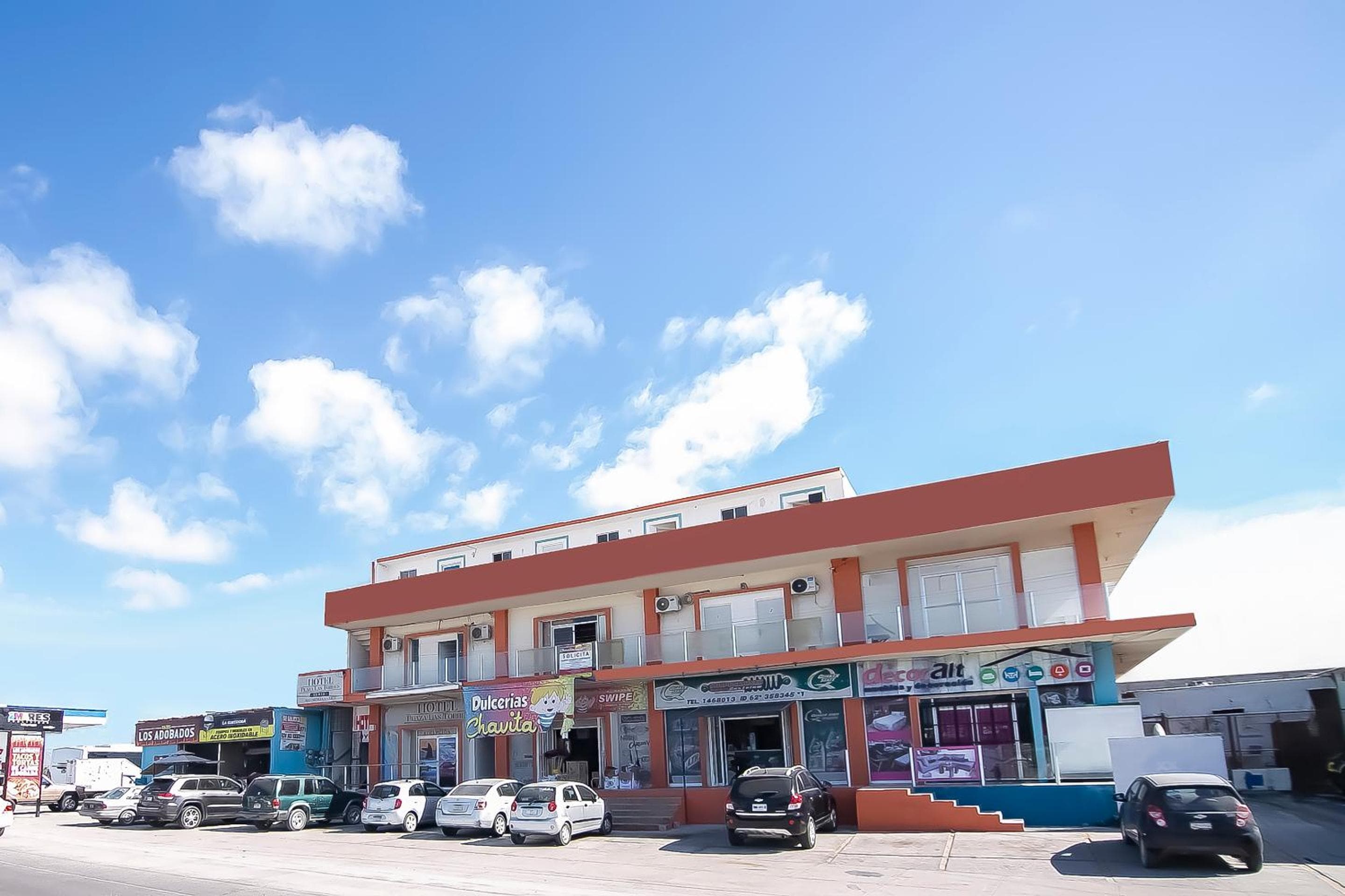 OYO Hotel Plaza Las Torres, Cabo San Lucas — 1