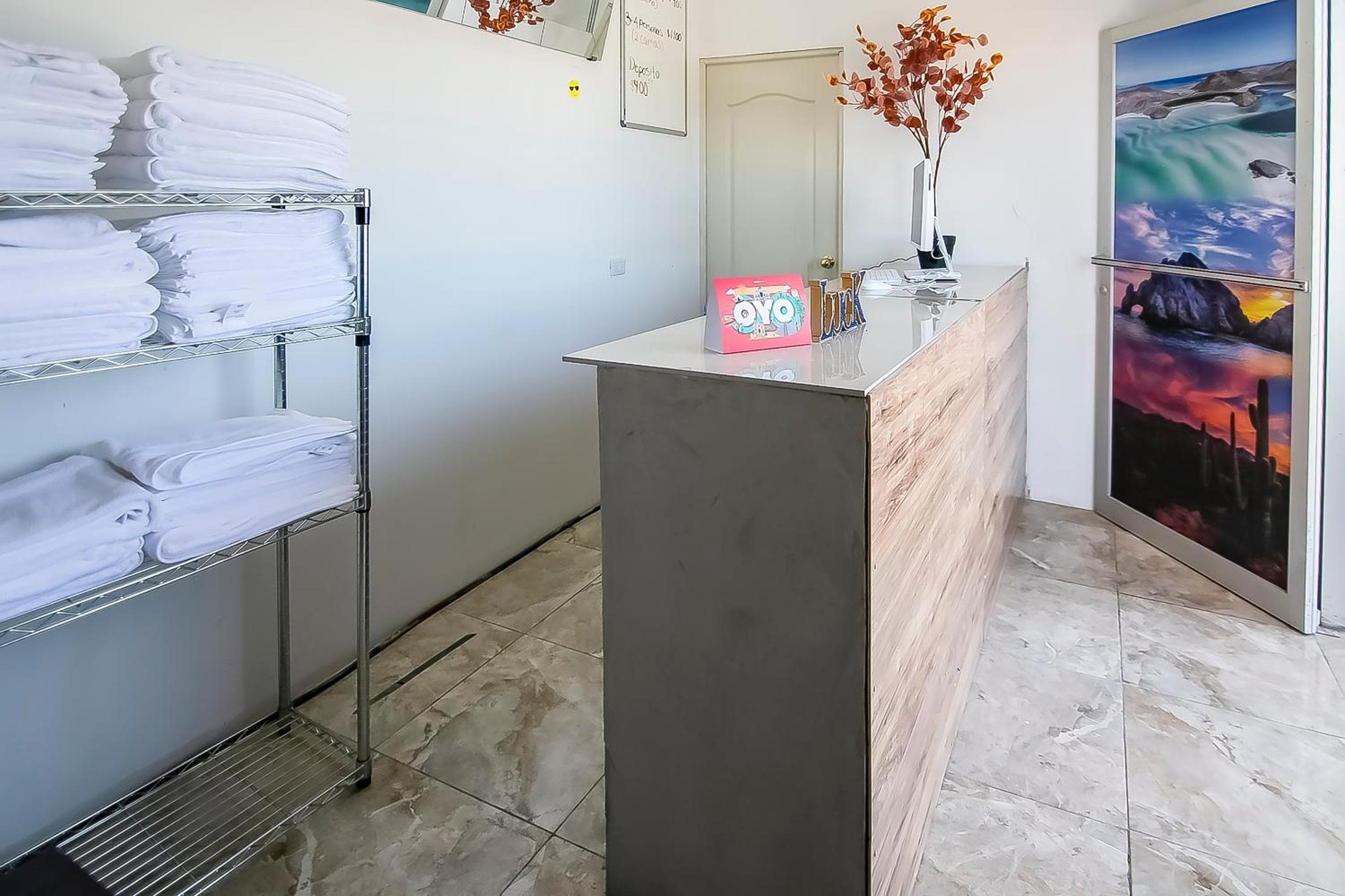 OYO Hotel Plaza Las Torres, Cabo San Lucas — 12