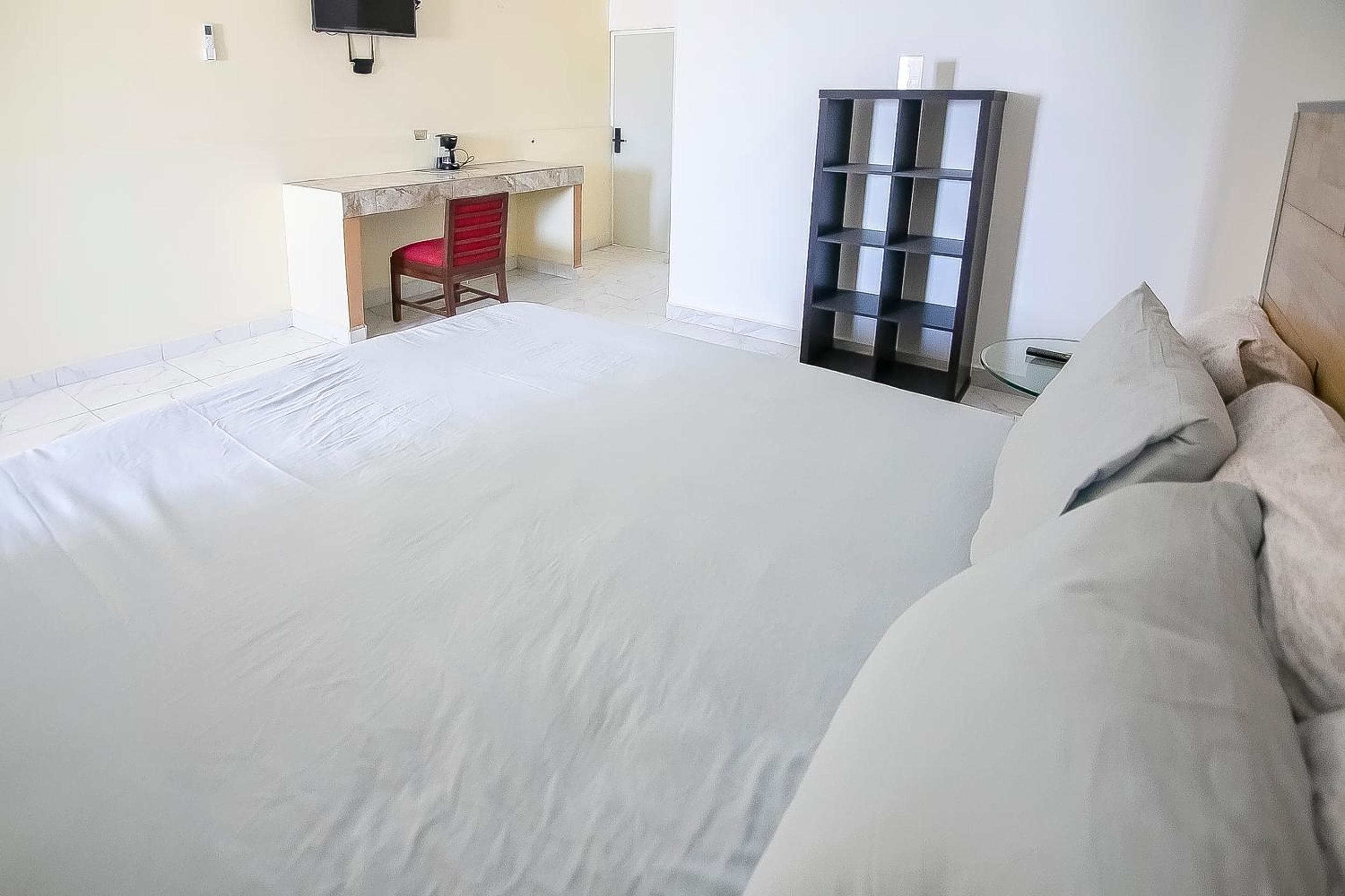 OYO Hotel Plaza Las Torres, Cabo San Lucas — 17
