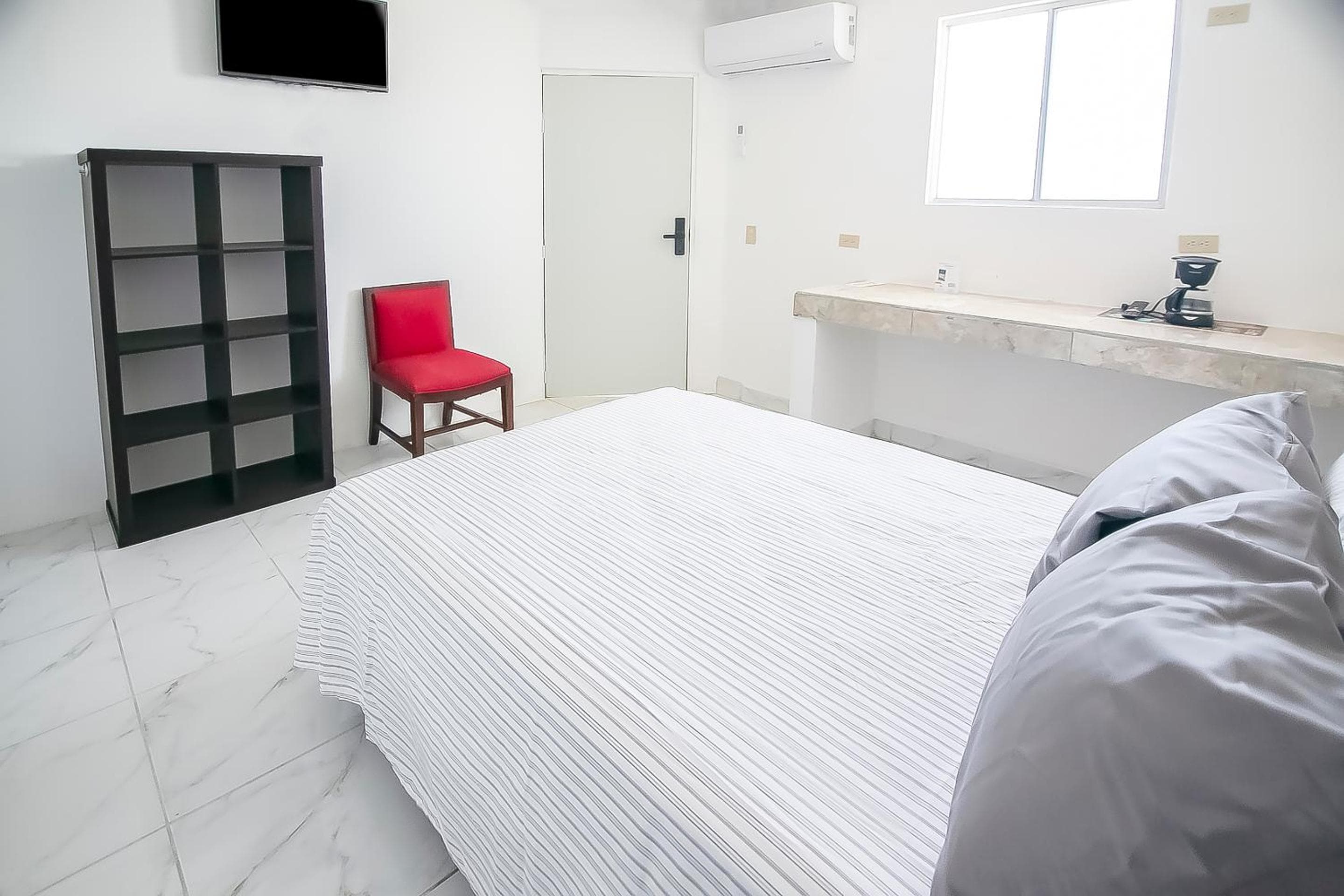 OYO Hotel Plaza Las Torres, Cabo San Lucas — 11