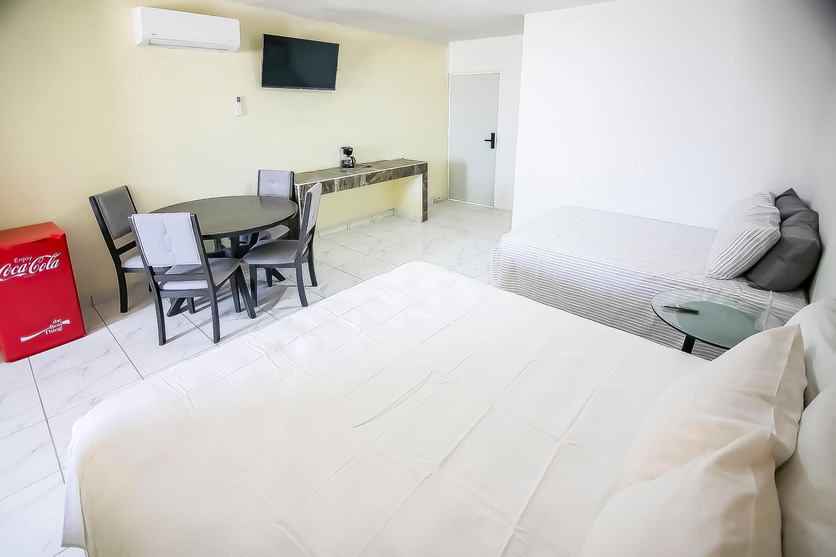 OYO Hotel Plaza Las Torres, Cabo San Lucas — 28