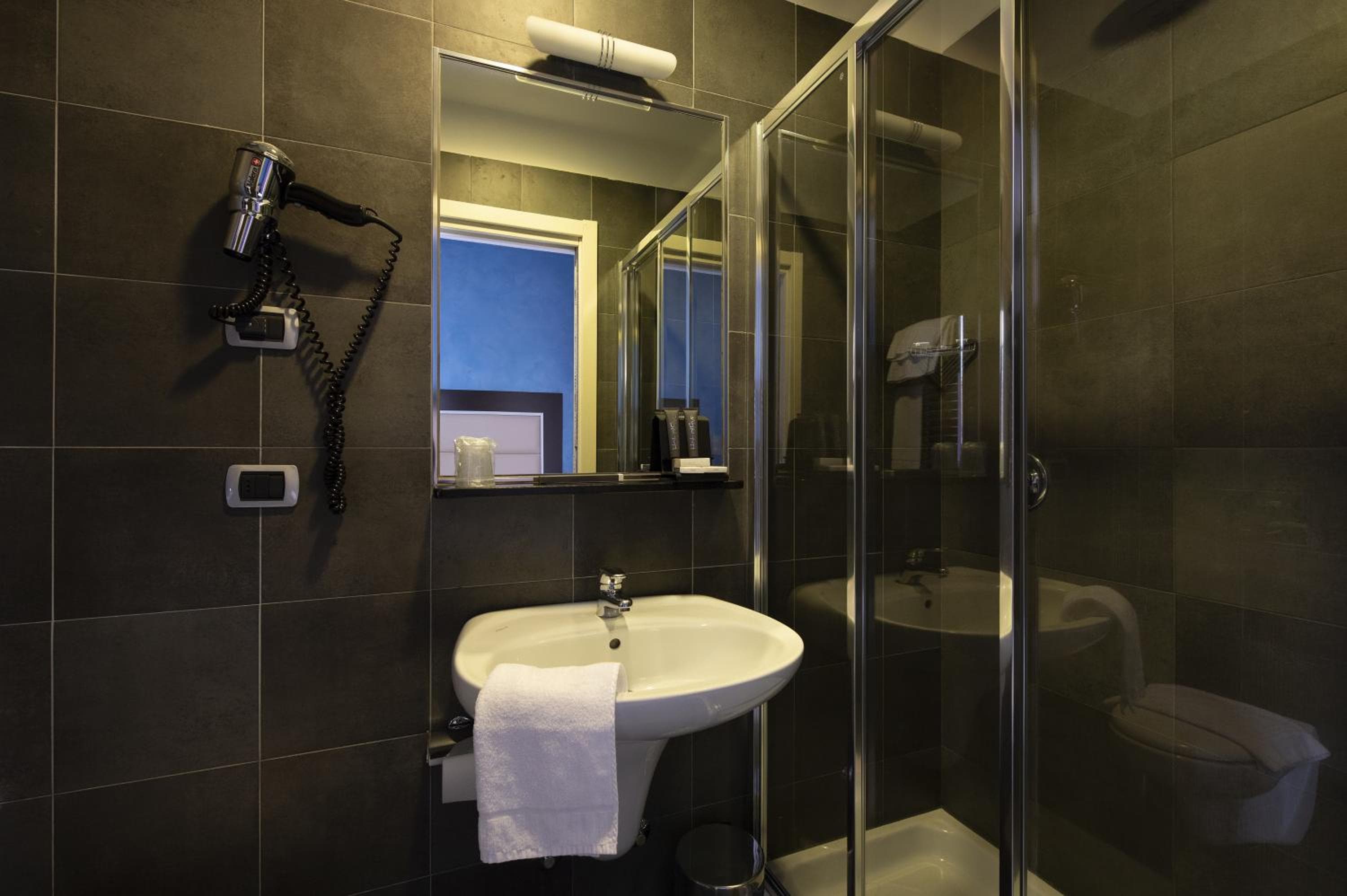 Hotel Five — 7