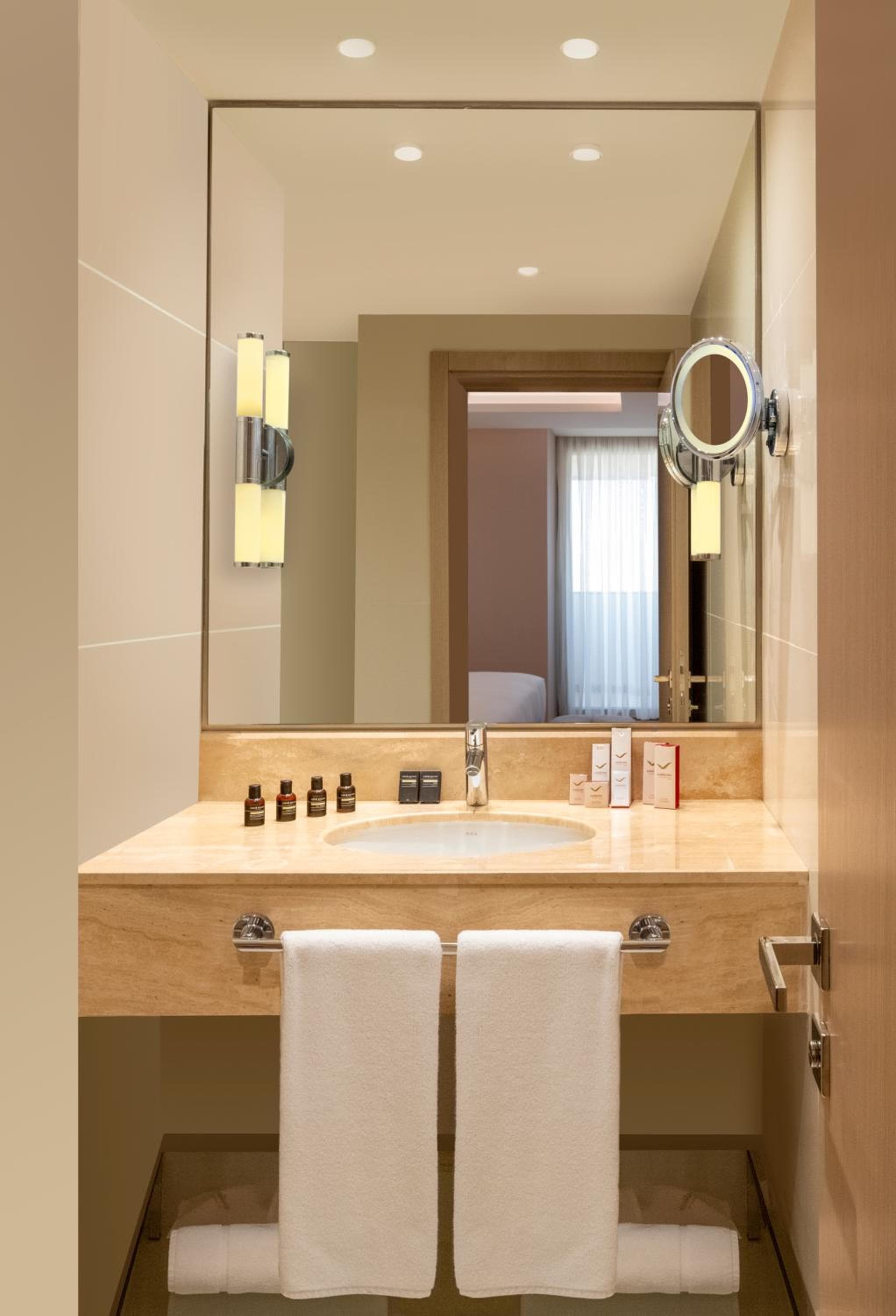 Mövenpick Hotel Istanbul Bosphorus — 7