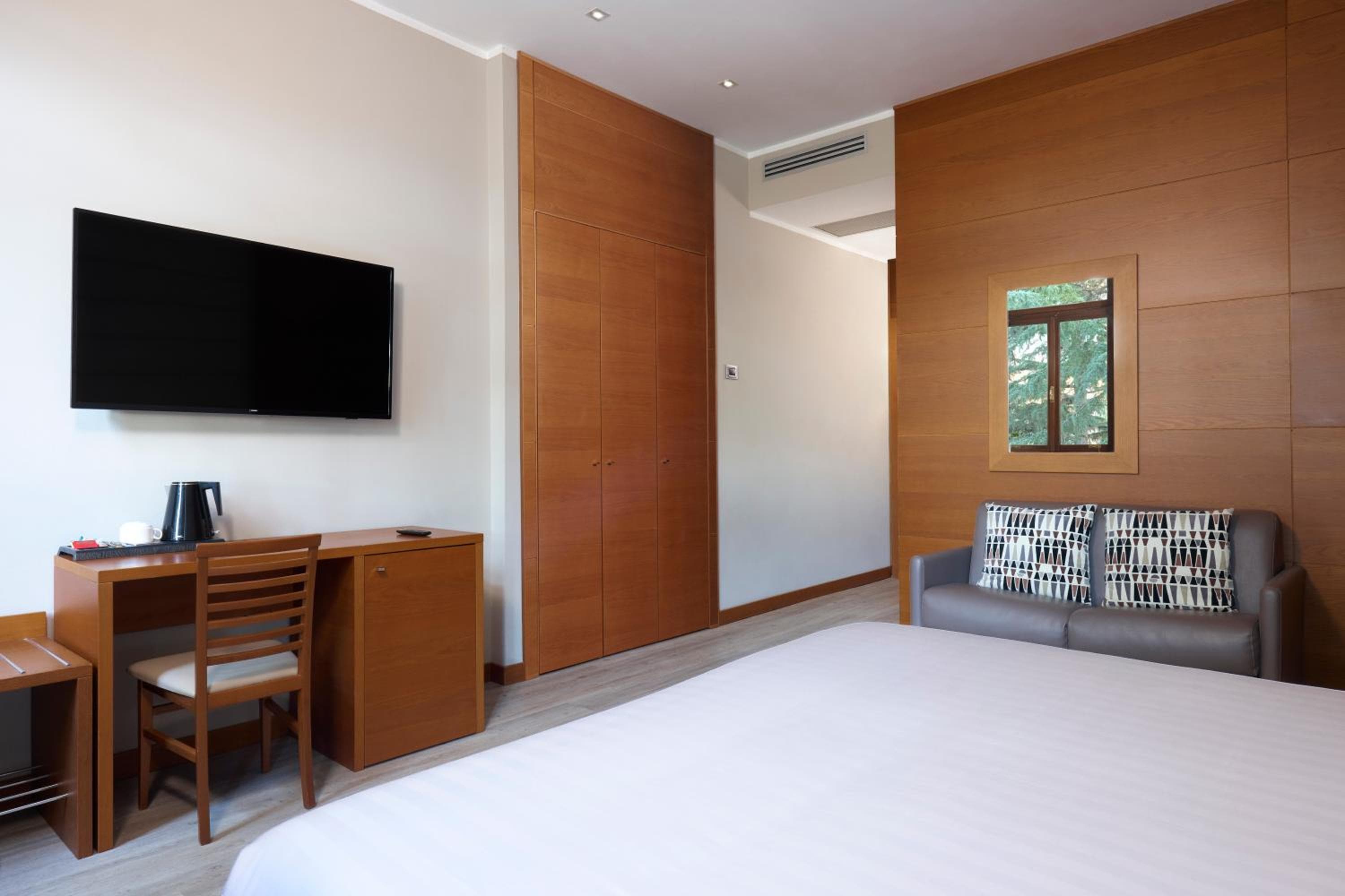 Occidental Aurelia — 9