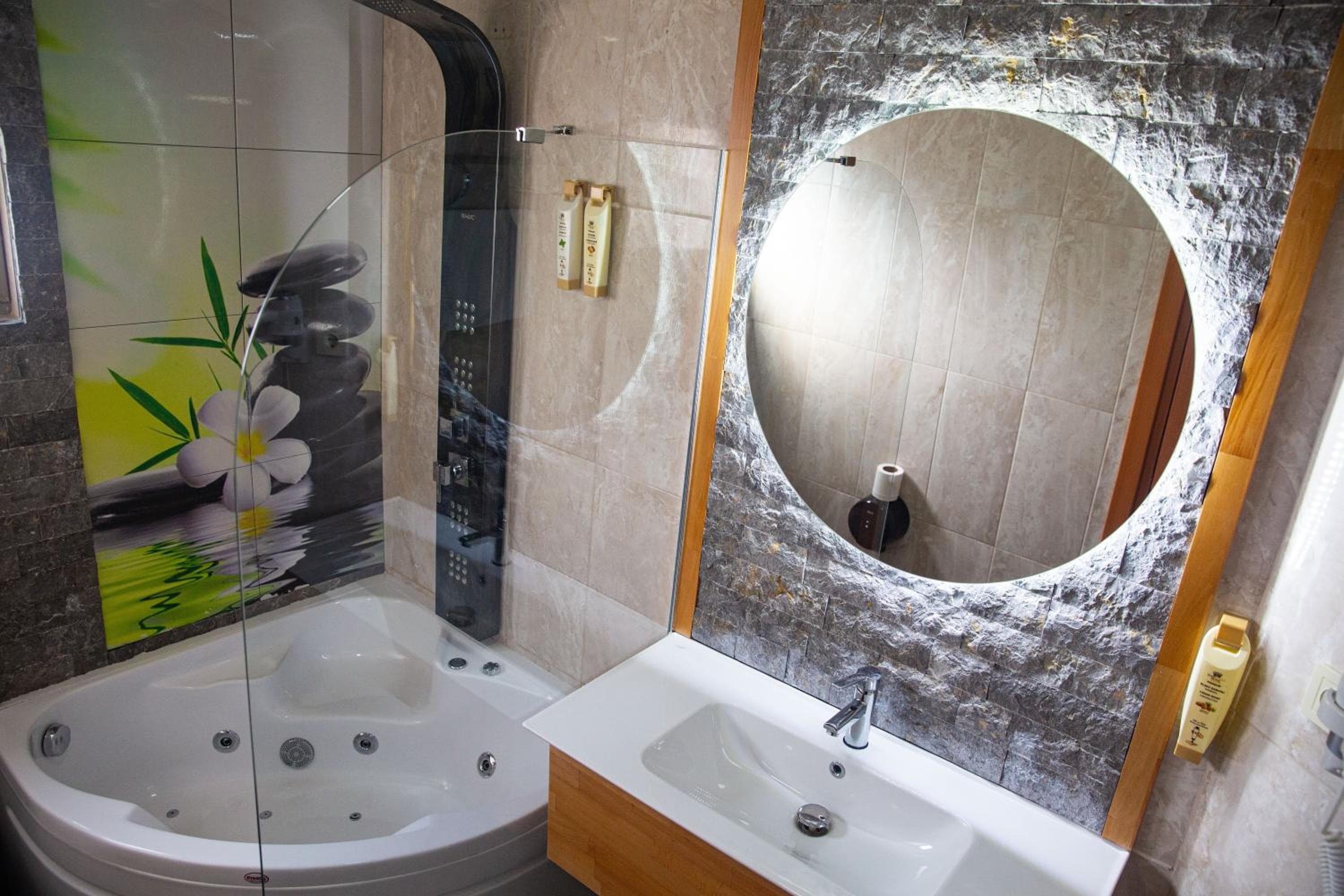 Emirtimes Hotel Kadıköy — 7