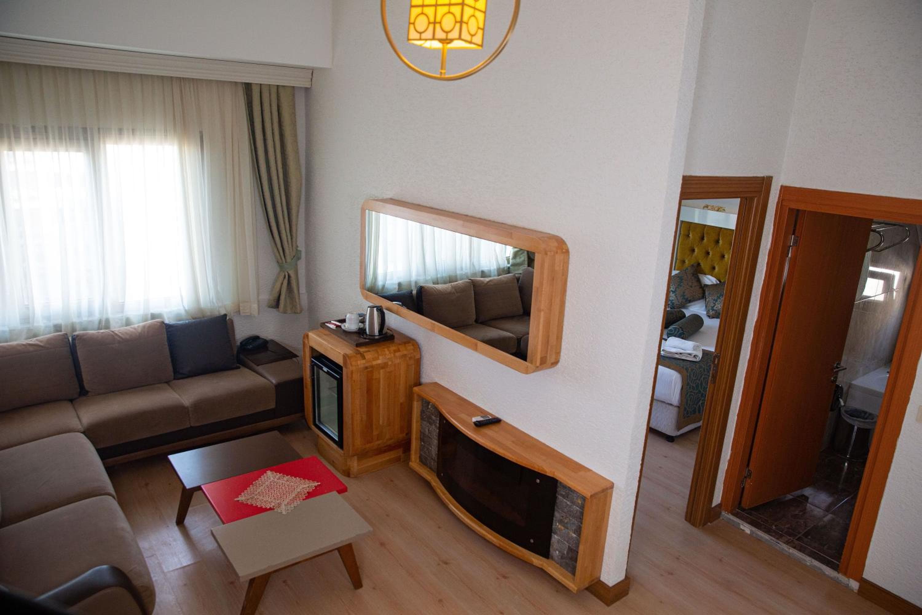 Emirtimes Hotel Kadıköy — 29