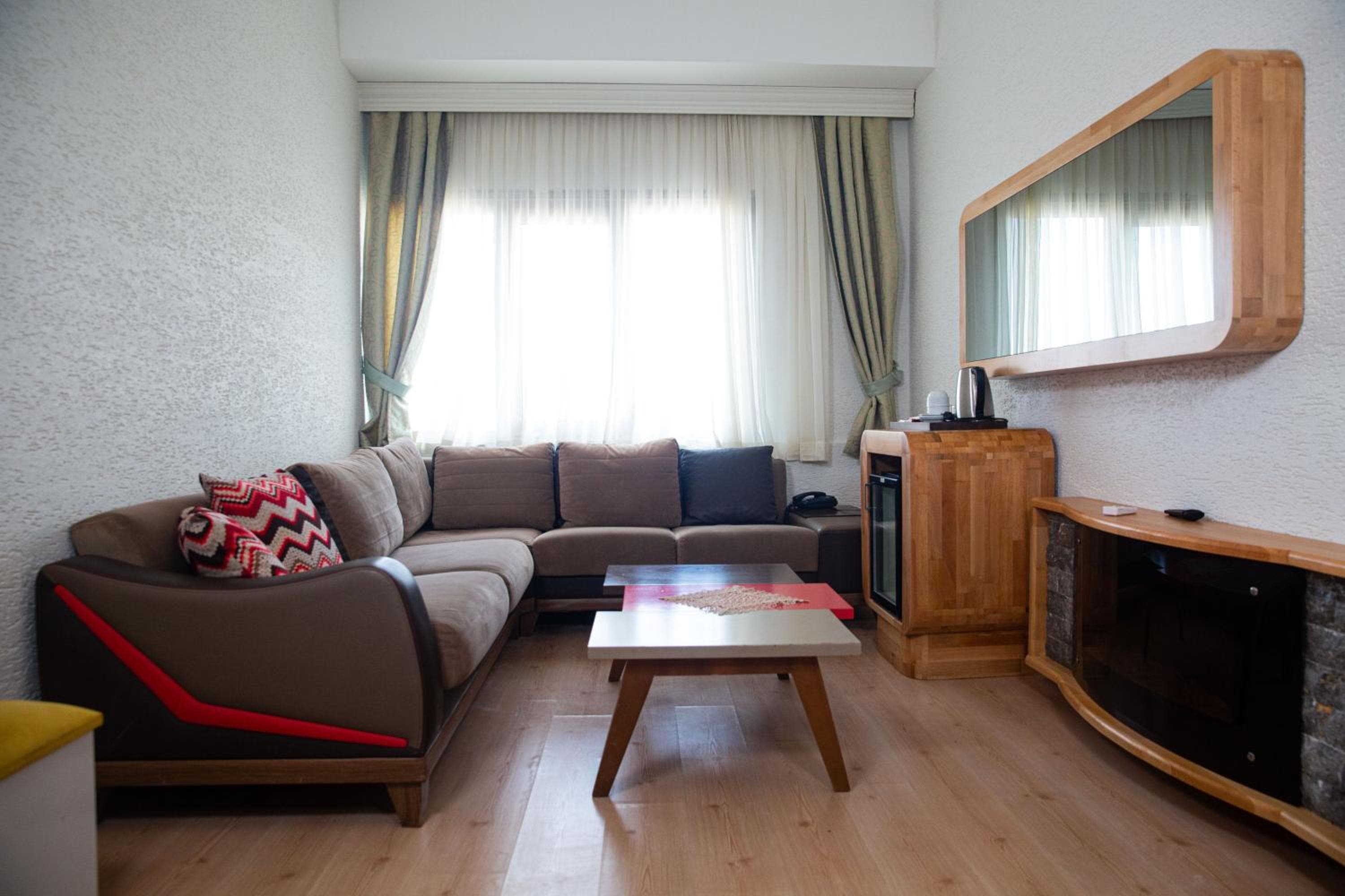 Emirtimes Hotel Kadıköy — 28
