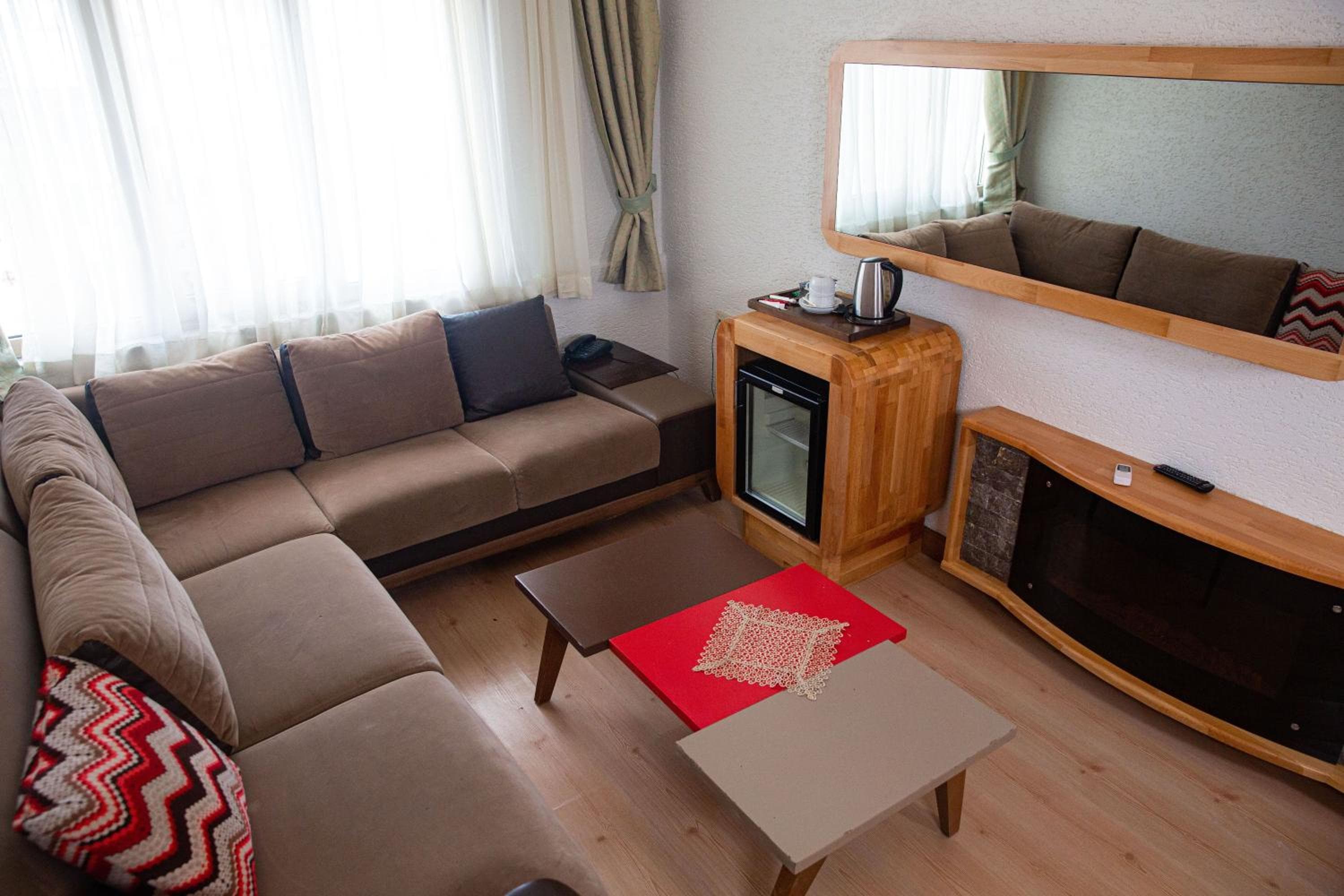 Emirtimes Hotel Kadıköy — 27