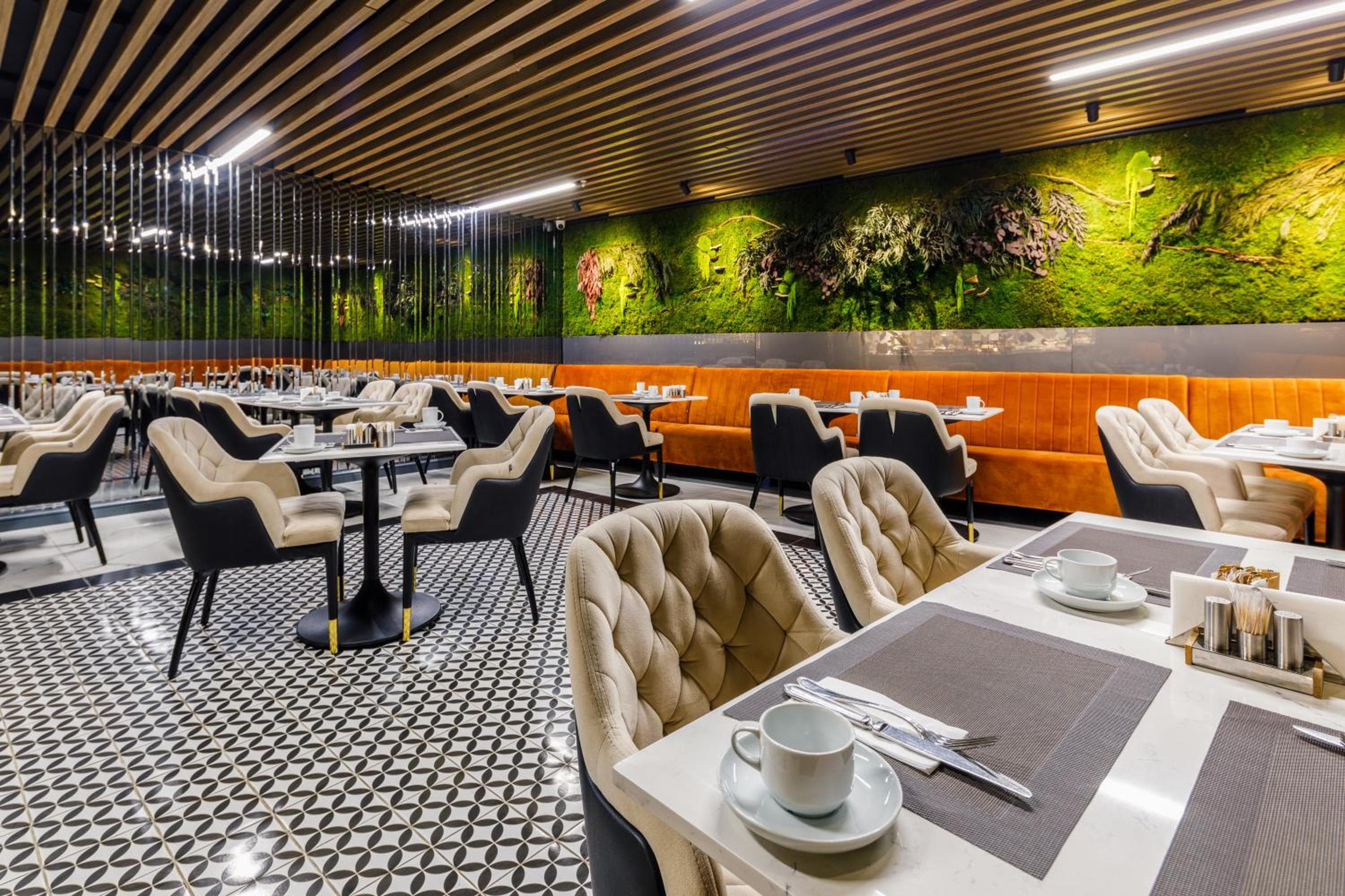 Euro Hotel de Diseño — 5