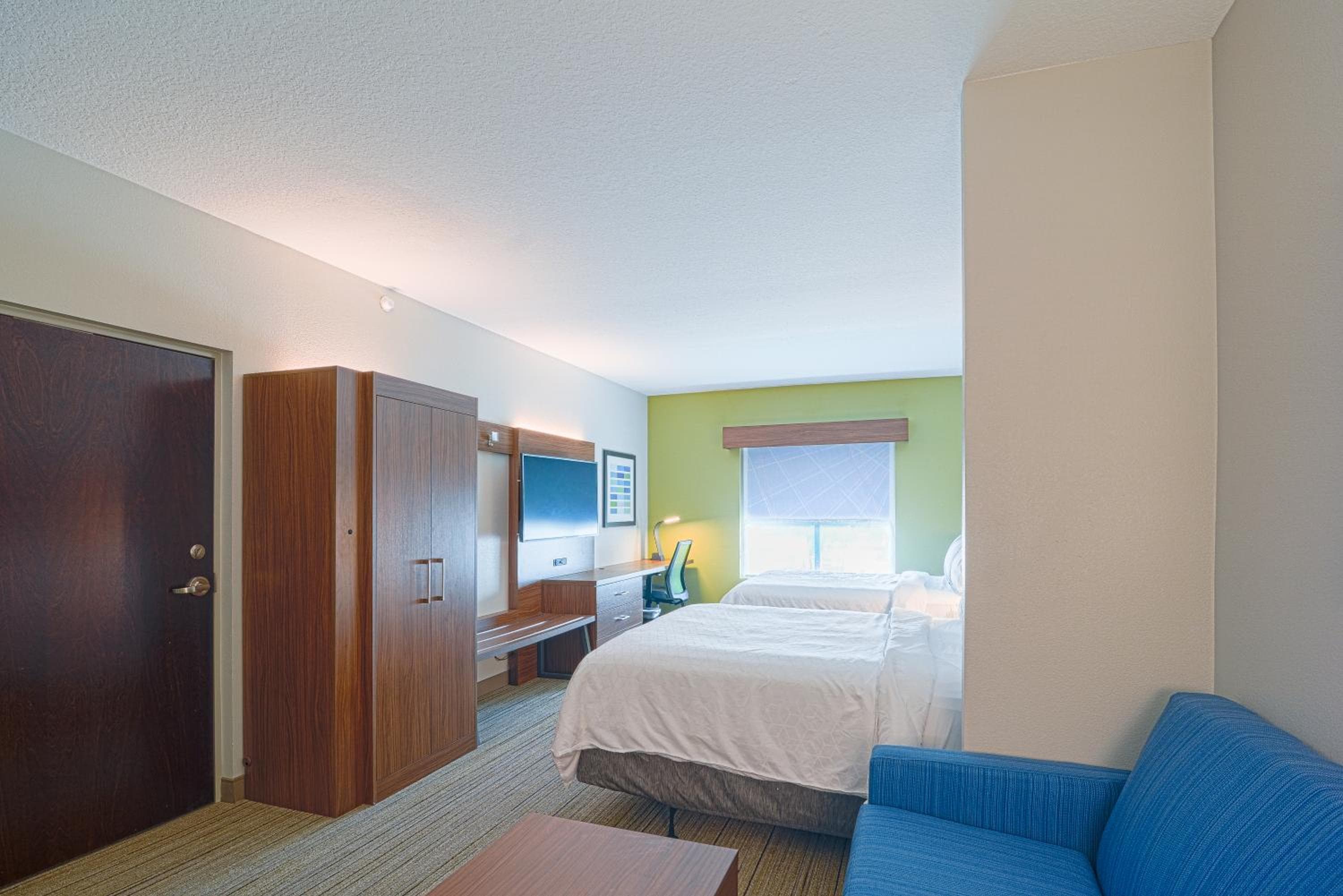 Holiday Inn Express Hotel & Suites Tampa-USF-Busch Gardens by IHG — 6