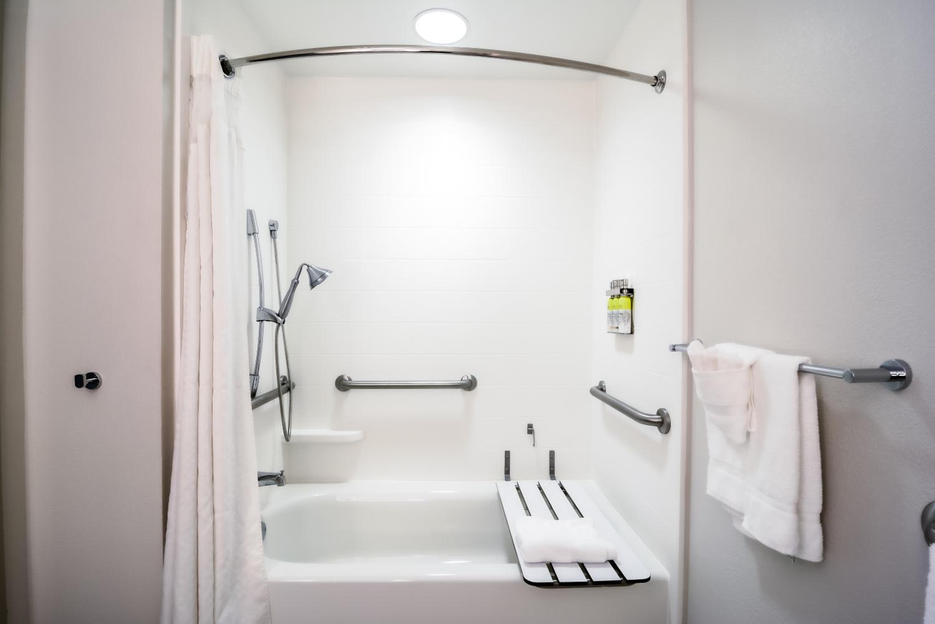 Holiday Inn Express Hotel & Suites Tampa-USF-Busch Gardens by IHG — 13