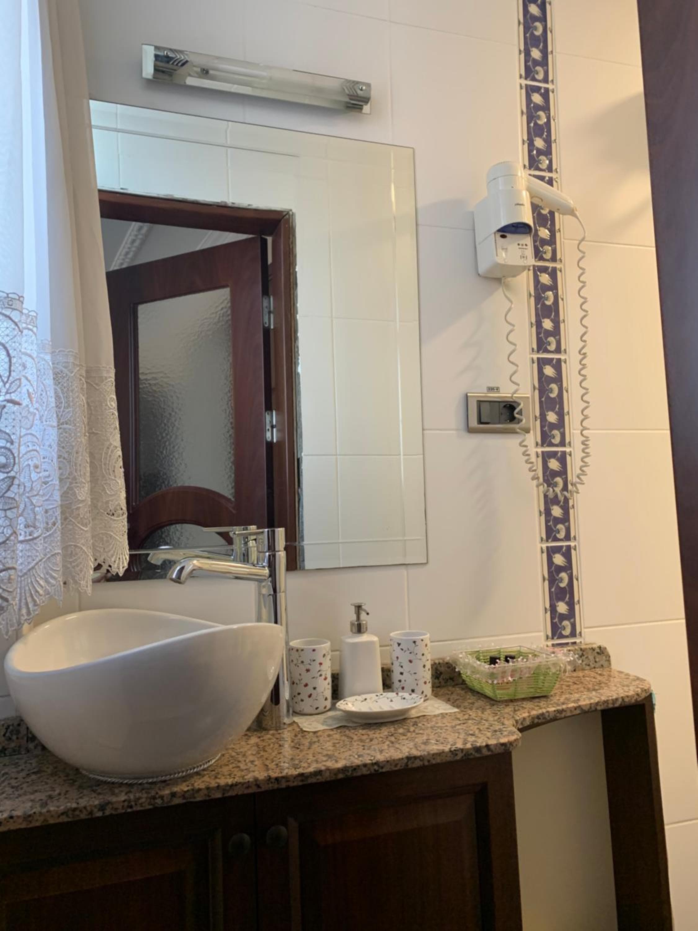 C'è l'Hotel Istanbul — 15