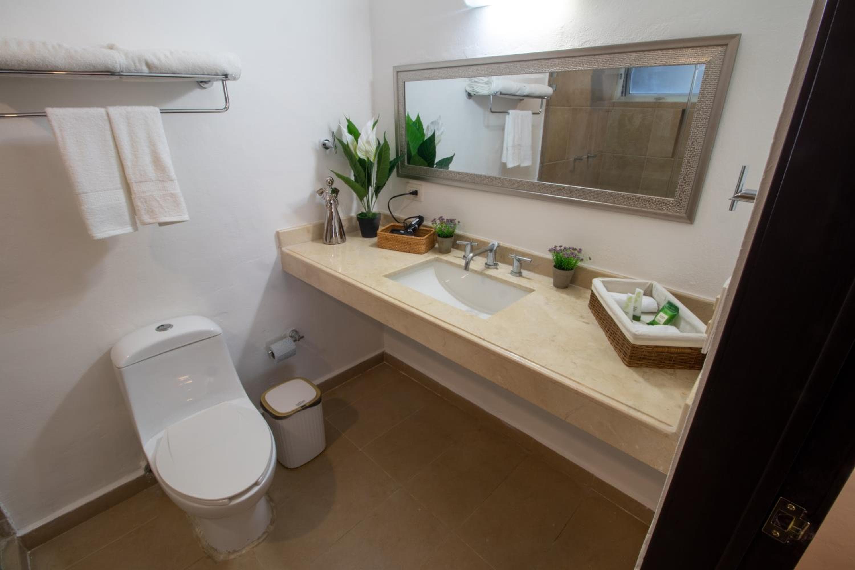 Hotel Villas Segovia Suites Playa del Carmen — 10