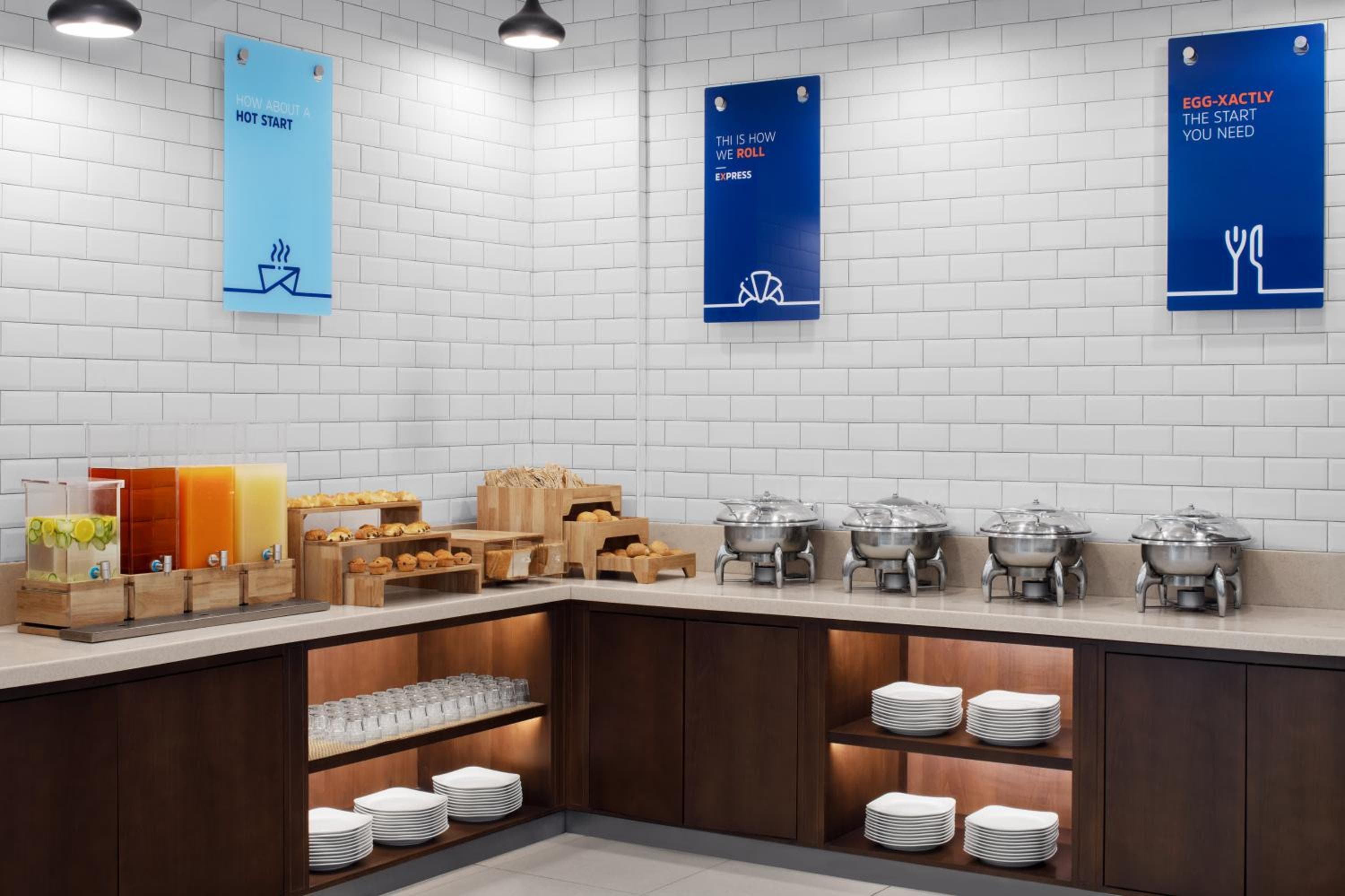 Holiday Inn Express Dubai Safa Park by IHG — 7