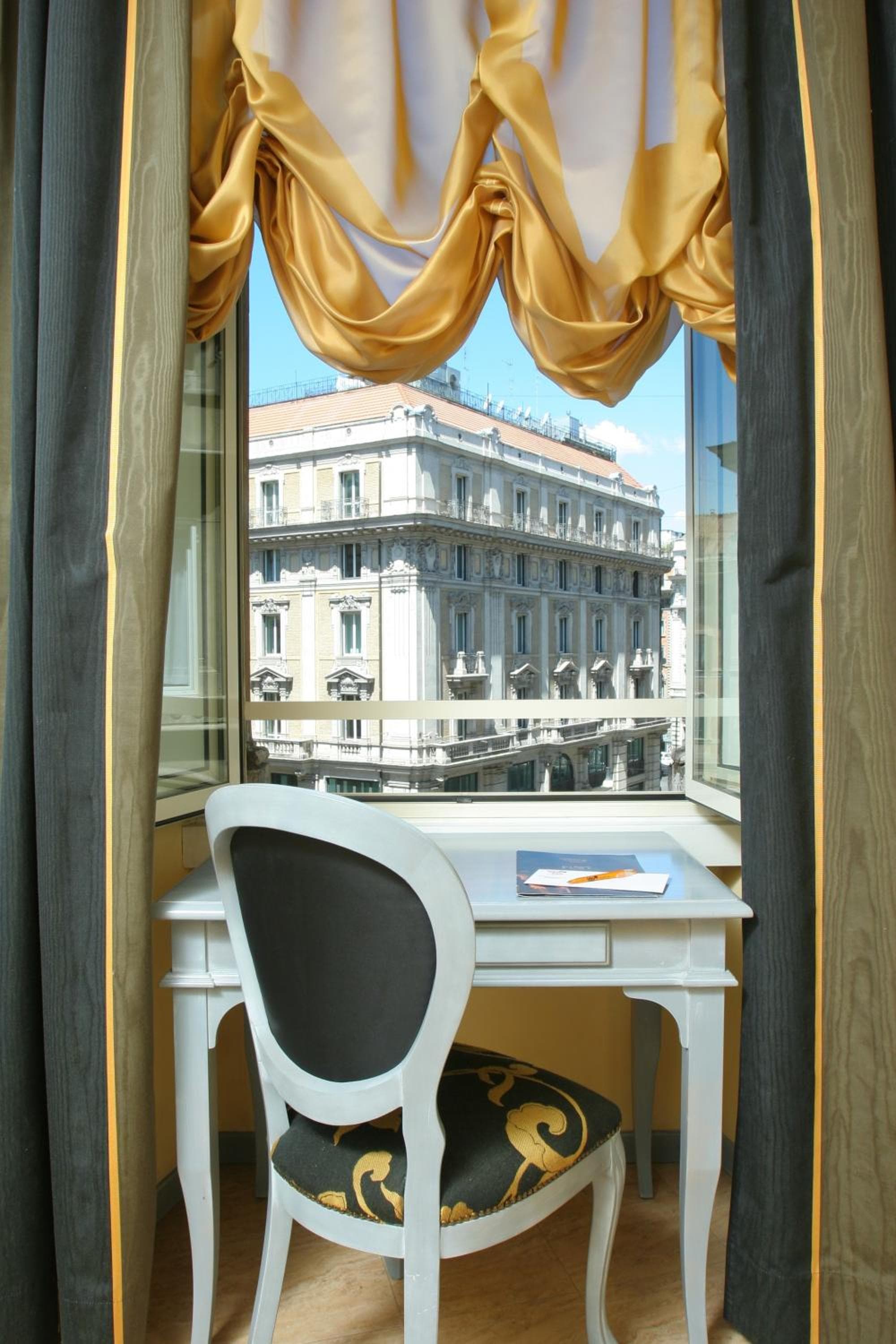 Hotel Fellini — 4