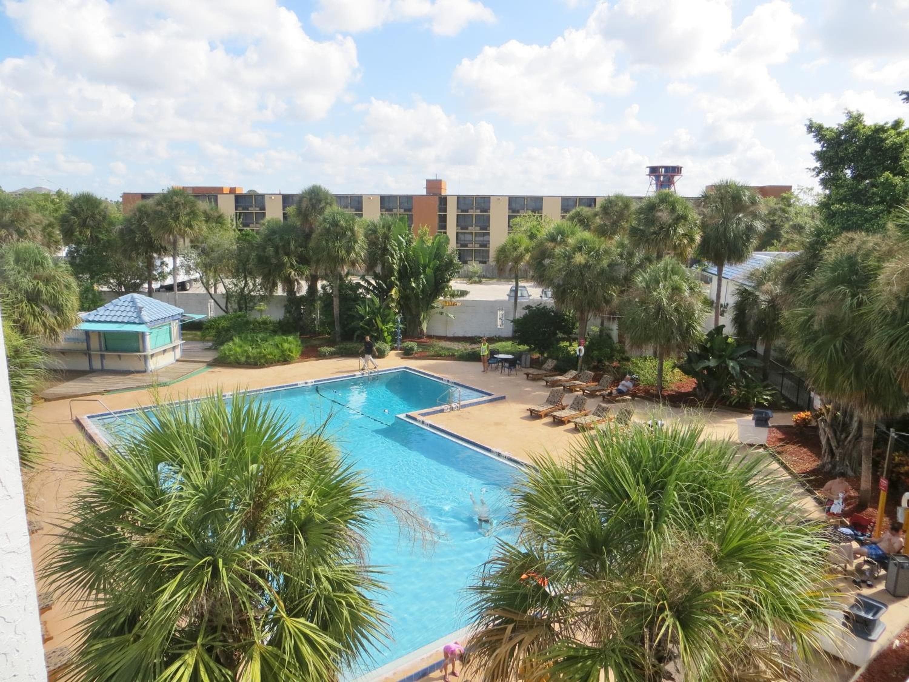 Monumental Movieland Hotel — 8