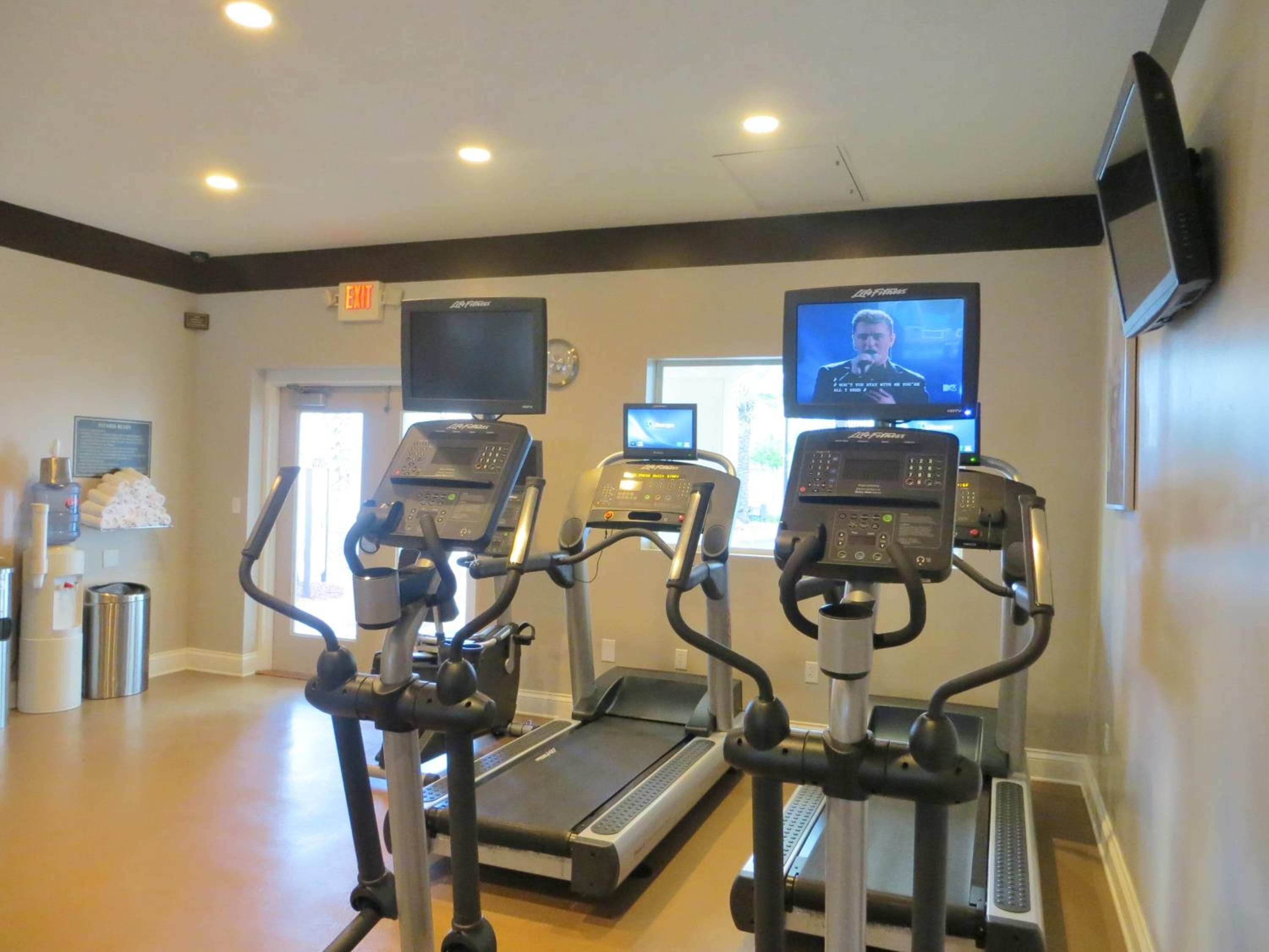 The Point Hotel & Suites Universal — 2