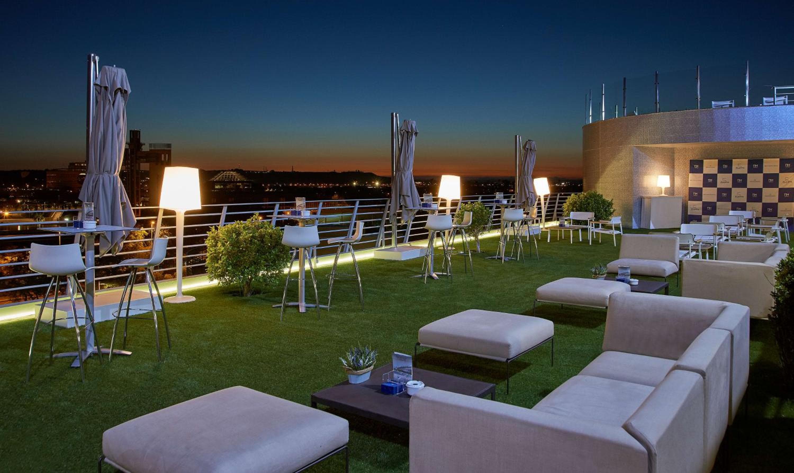 NH Siviglia Plaza de Armas — 20