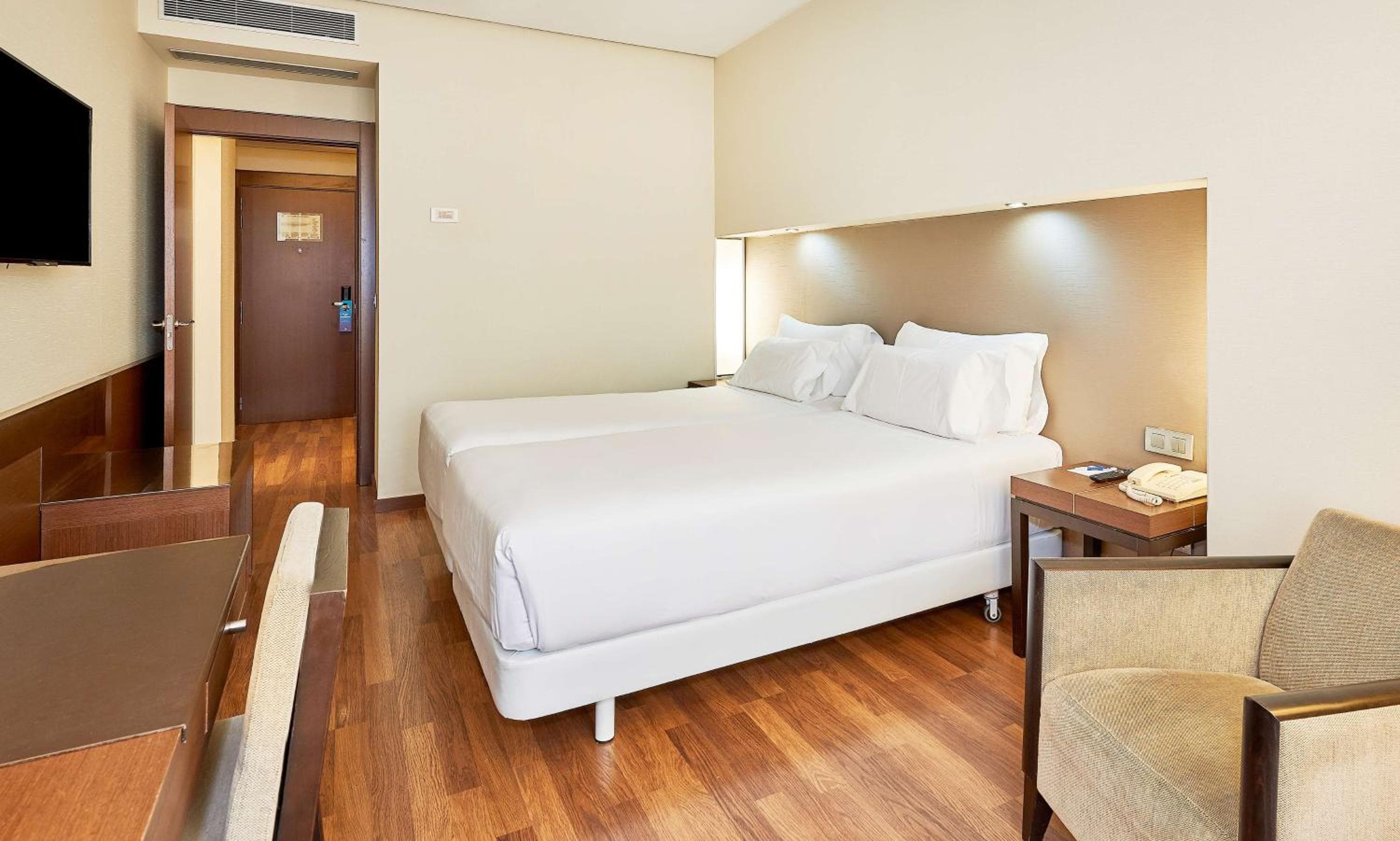NH Siviglia Plaza de Armas — 22