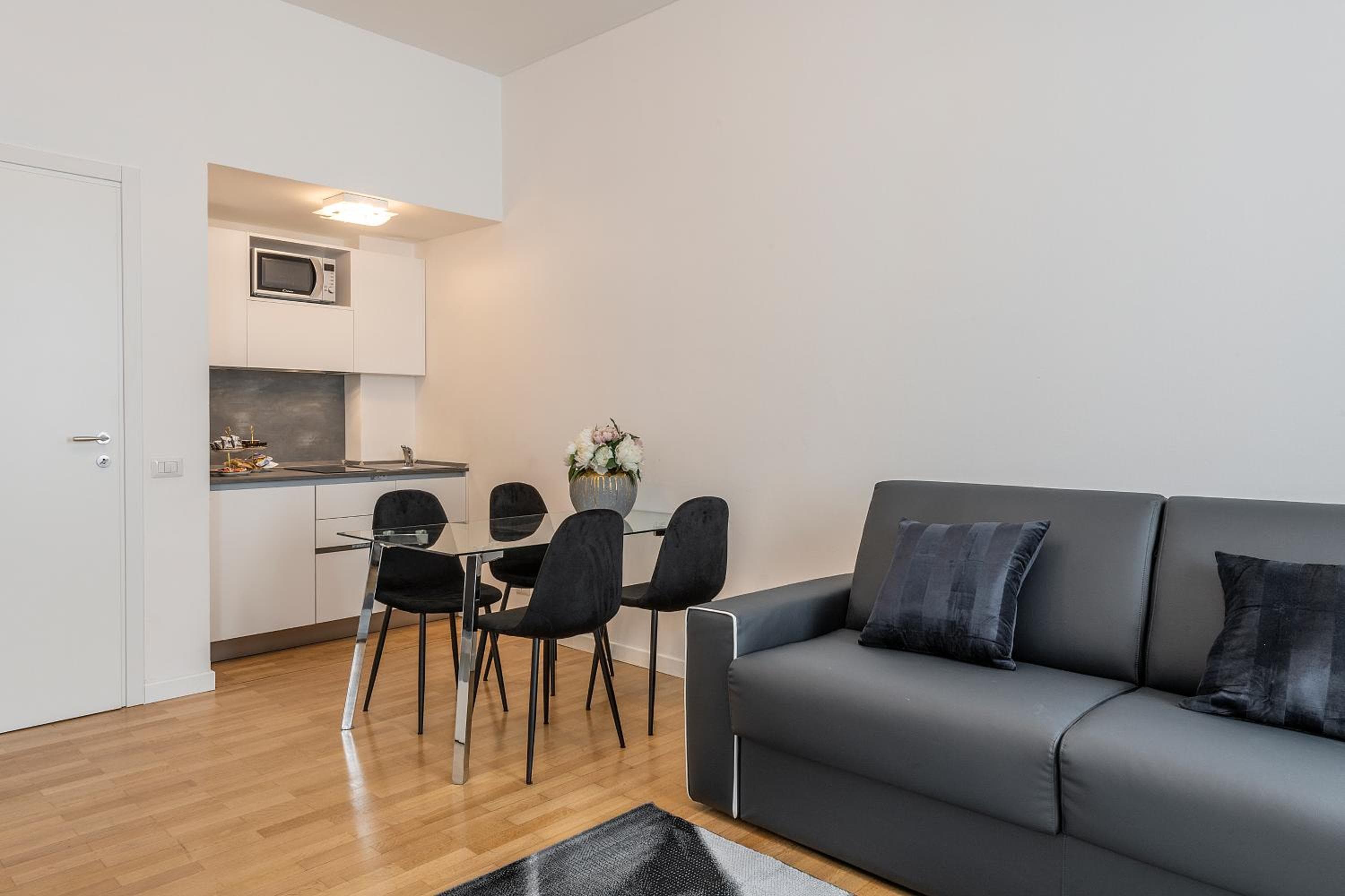 Milan Royal Suites - Centro Cadorna — 13
