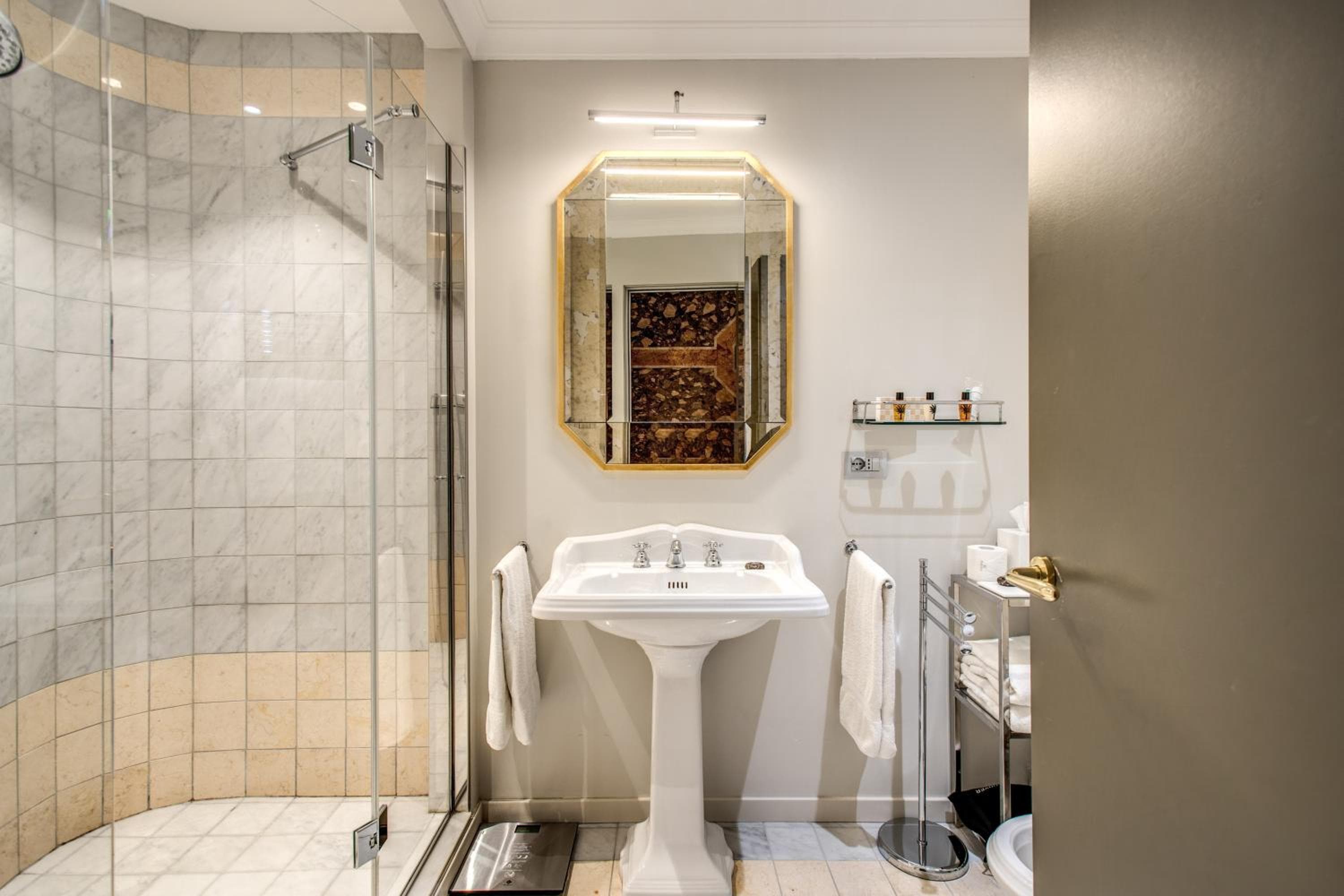 Martius Private Suites Hotel — 8