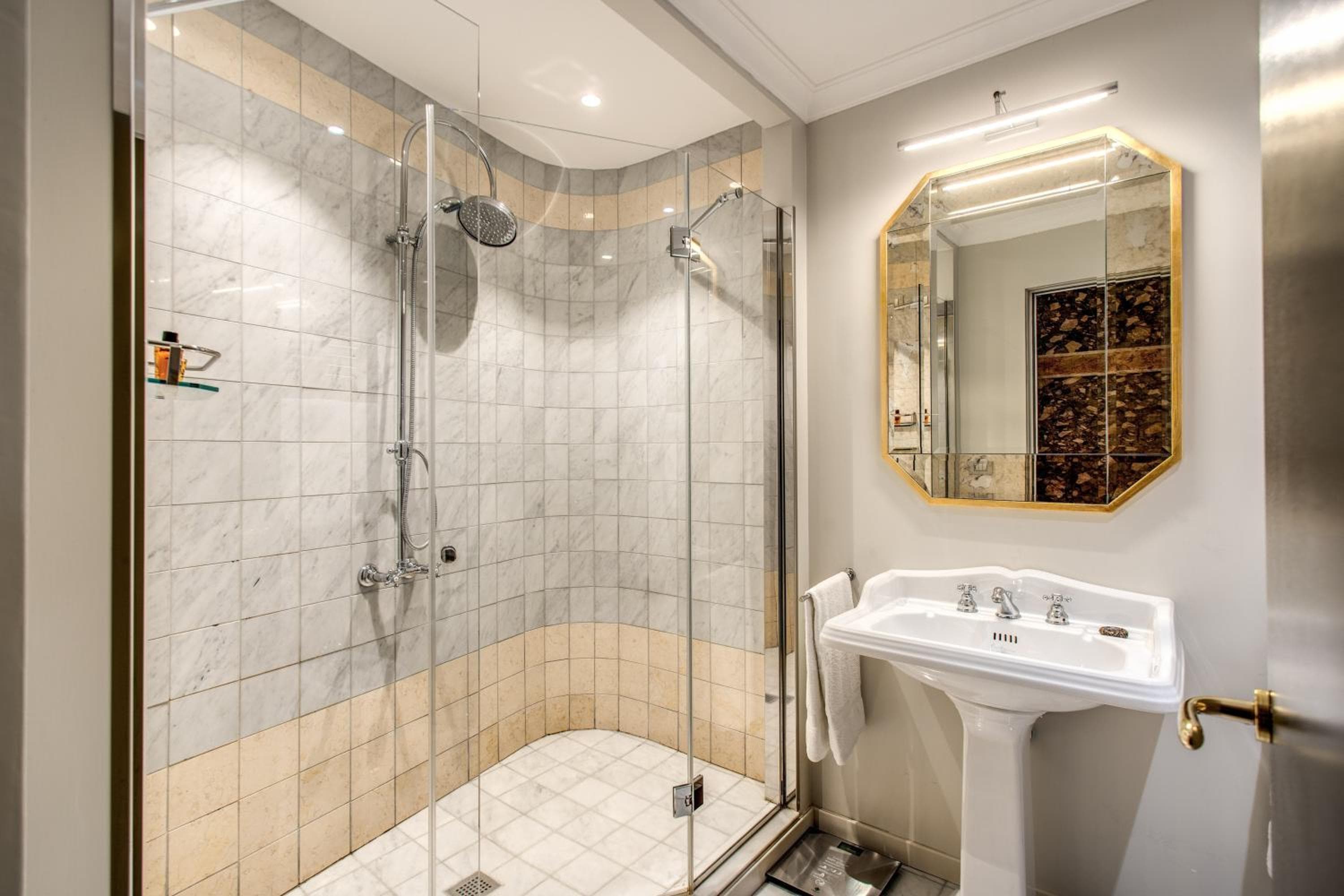 Martius Private Suites Hotel — 7