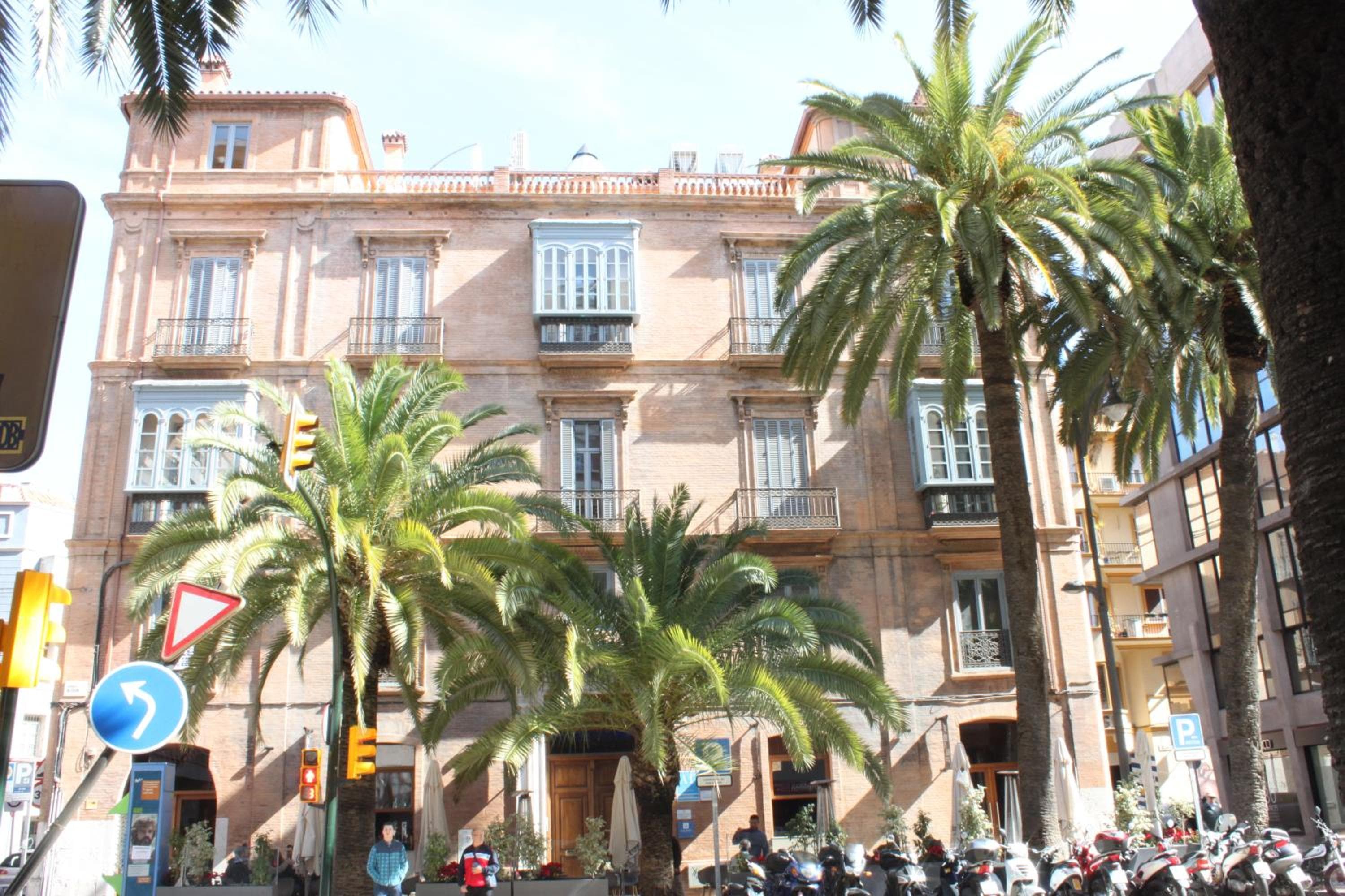 Life Apartments Alameda Colón — 1